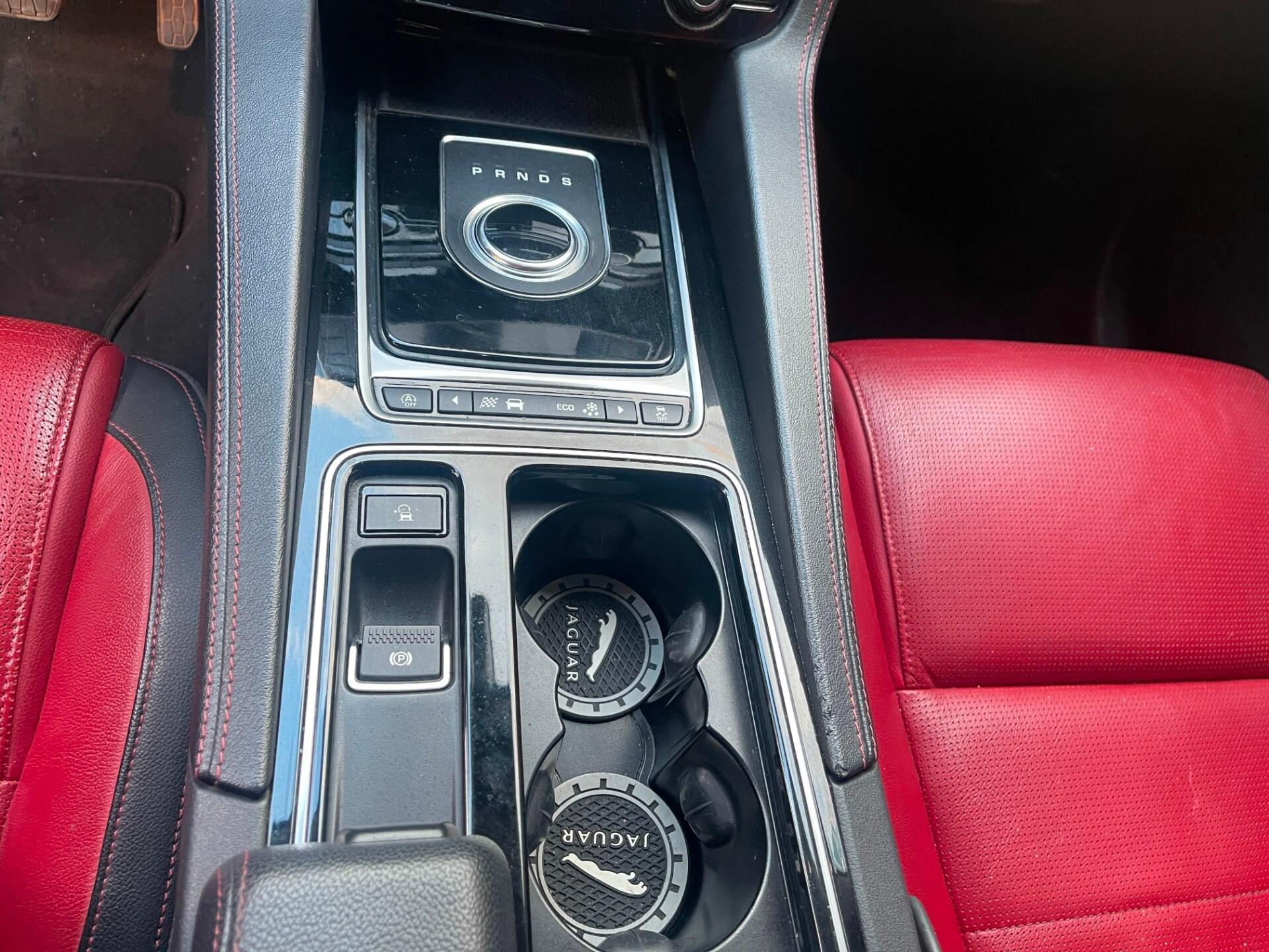 JAGUAR F-Pace 2.0 D 180 CV AWD aut. R-Sport