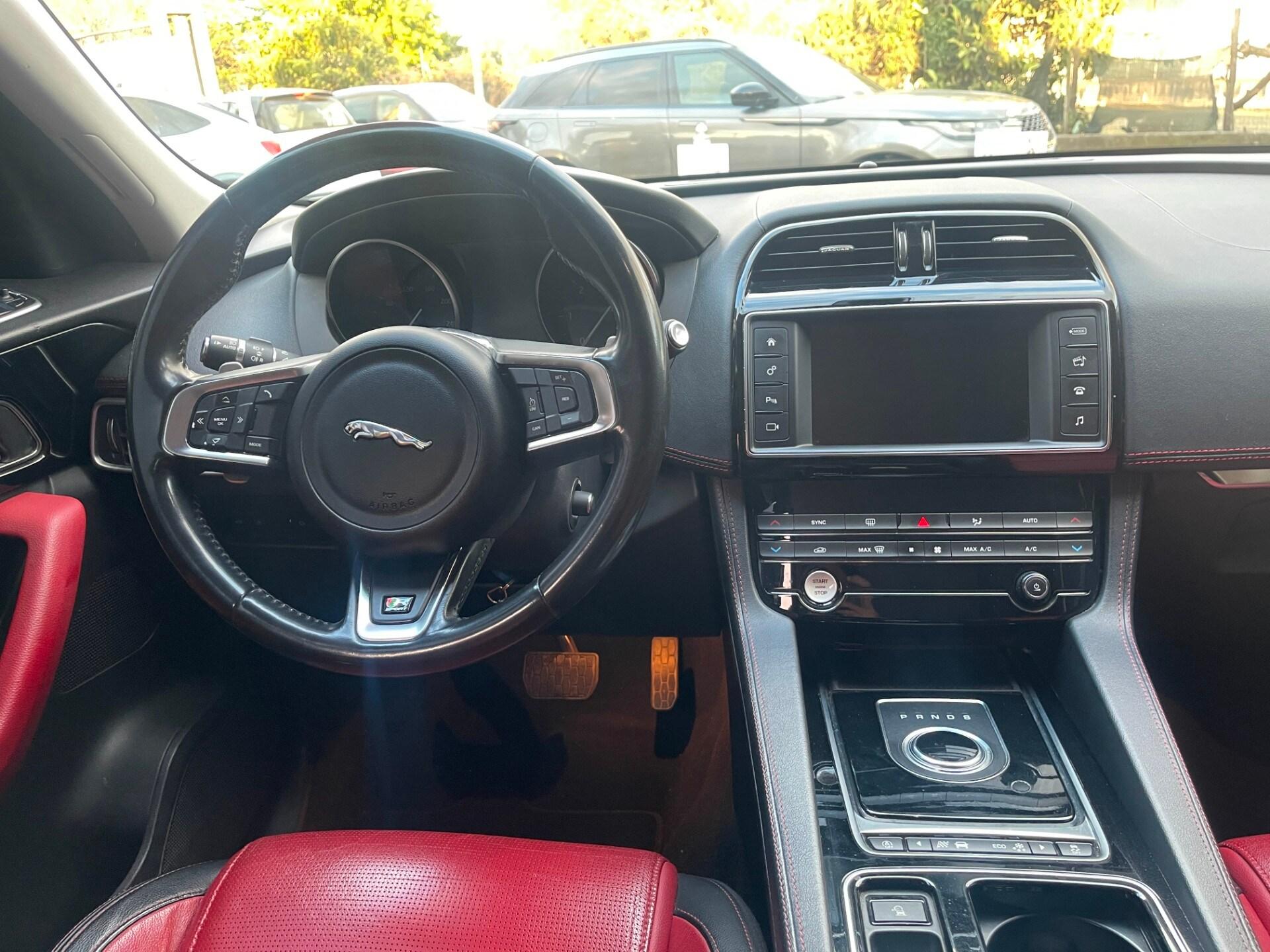JAGUAR F-Pace 2.0 D 180 CV AWD aut. R-Sport