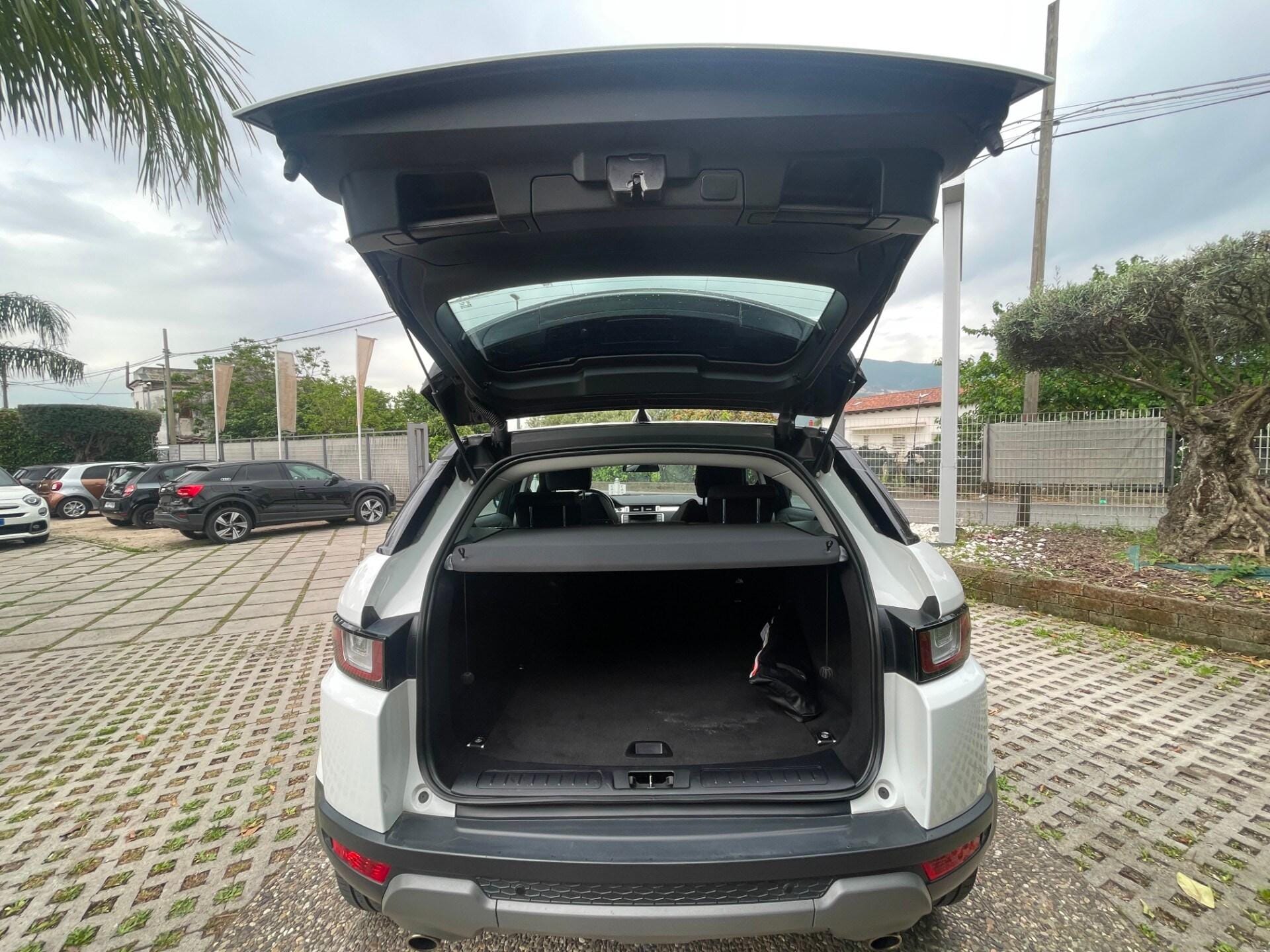 LAND ROVER Range Rover Evoque 2.0 eD4 5p. Pure