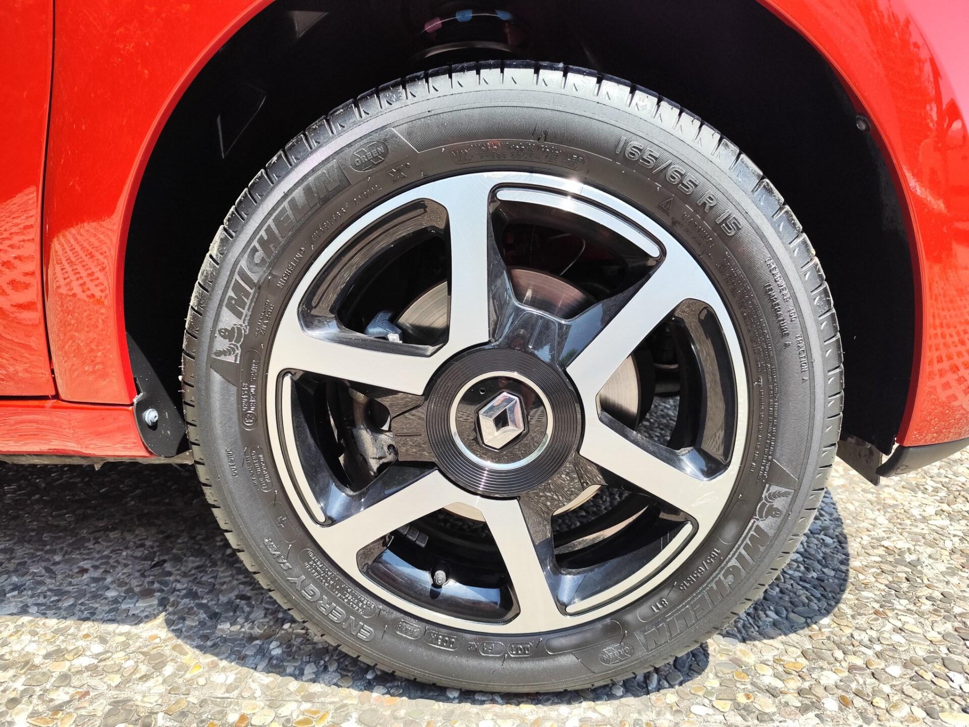 RENAULT Twingo SCe EDC La Parisienne