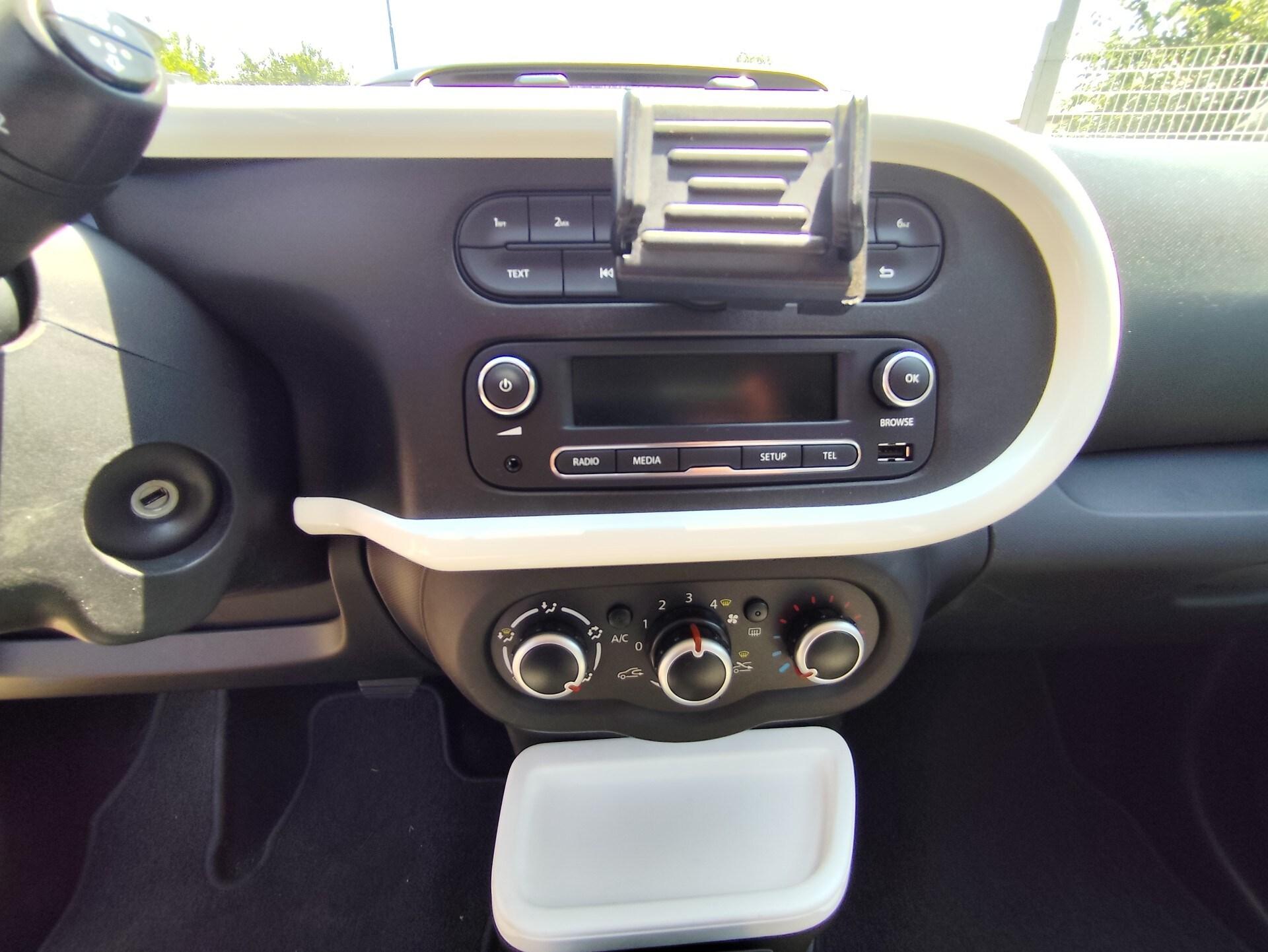 RENAULT Twingo SCe EDC La Parisienne