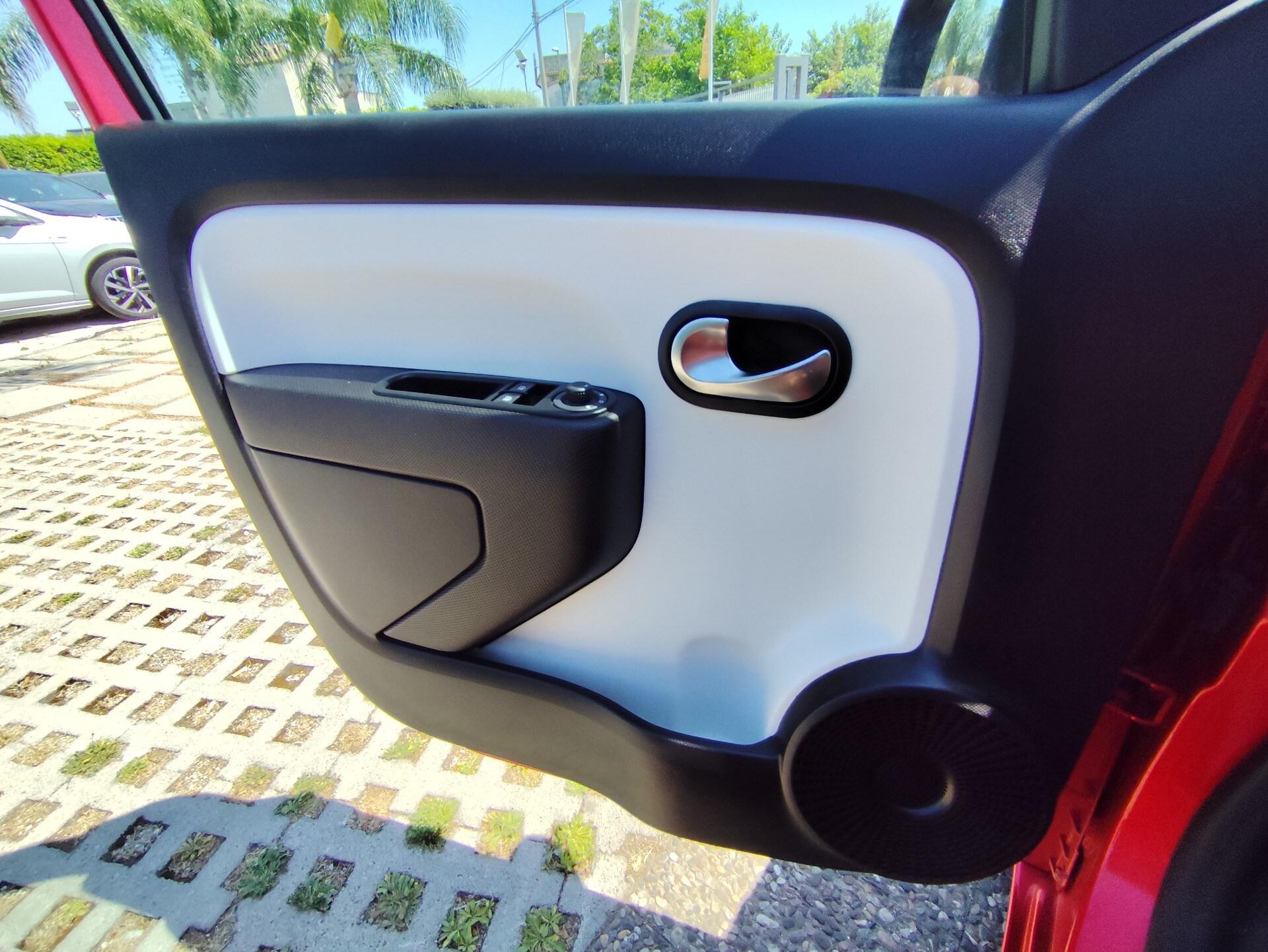 RENAULT Twingo SCe EDC La Parisienne