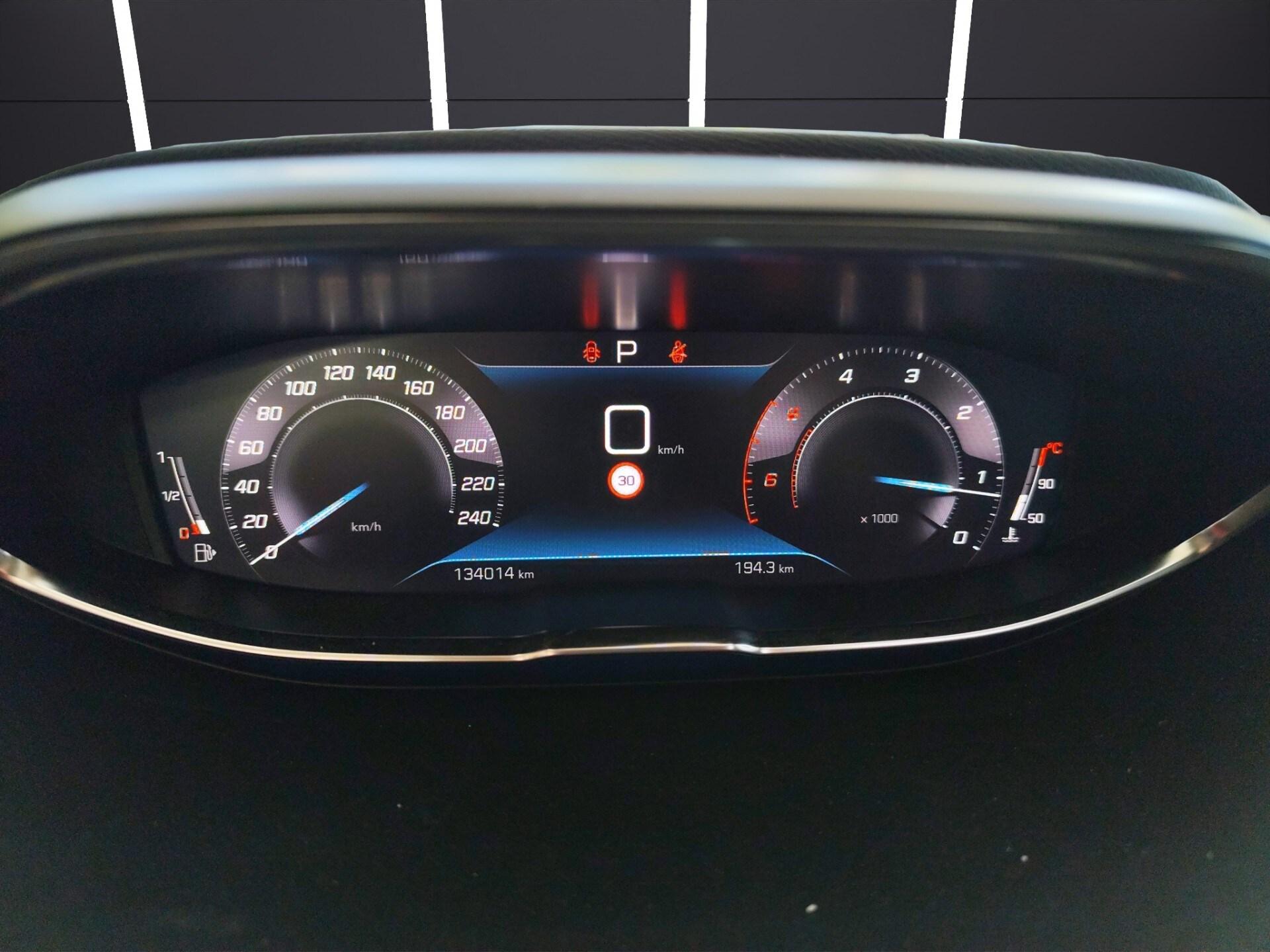 PEUGEOT 3008 BlueHDi 130 S&S EAT8 Active Business