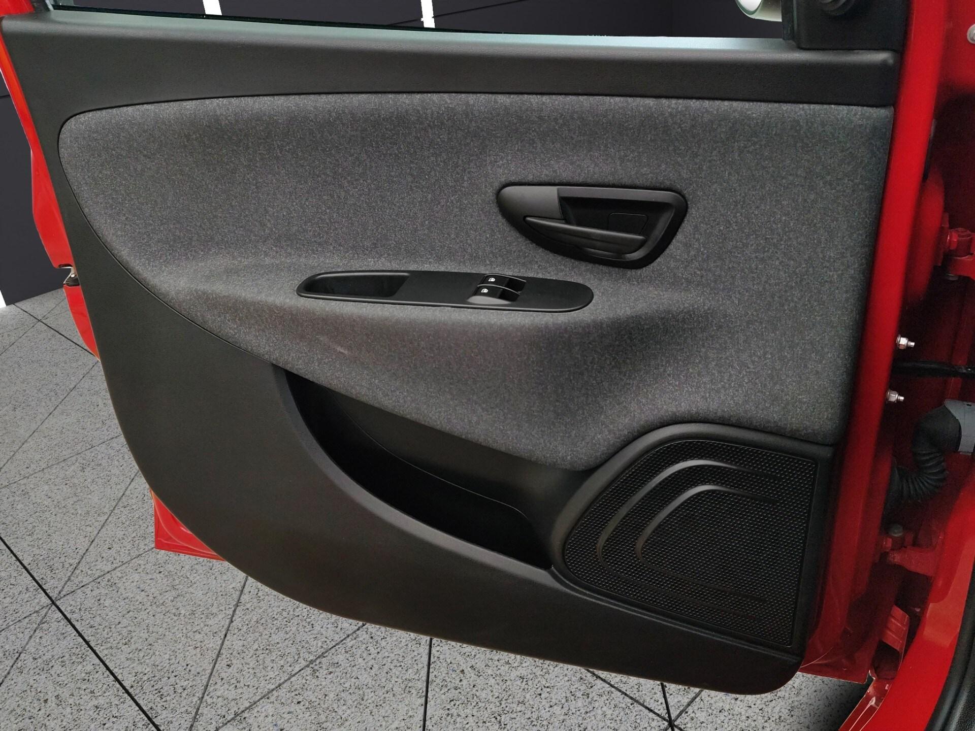 LANCIA Ypsilon 1.0 FireFly 5 porte S&S Hybrid Silver