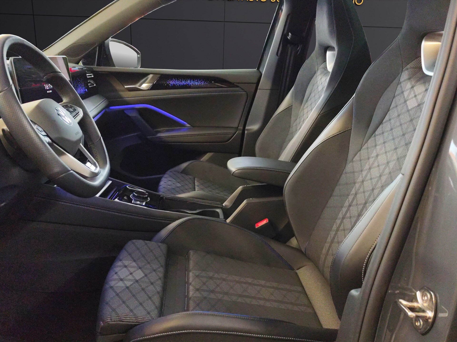 VOLKSWAGEN Tiguan 2.0 TDI 150 CV DSG R-Line Plus