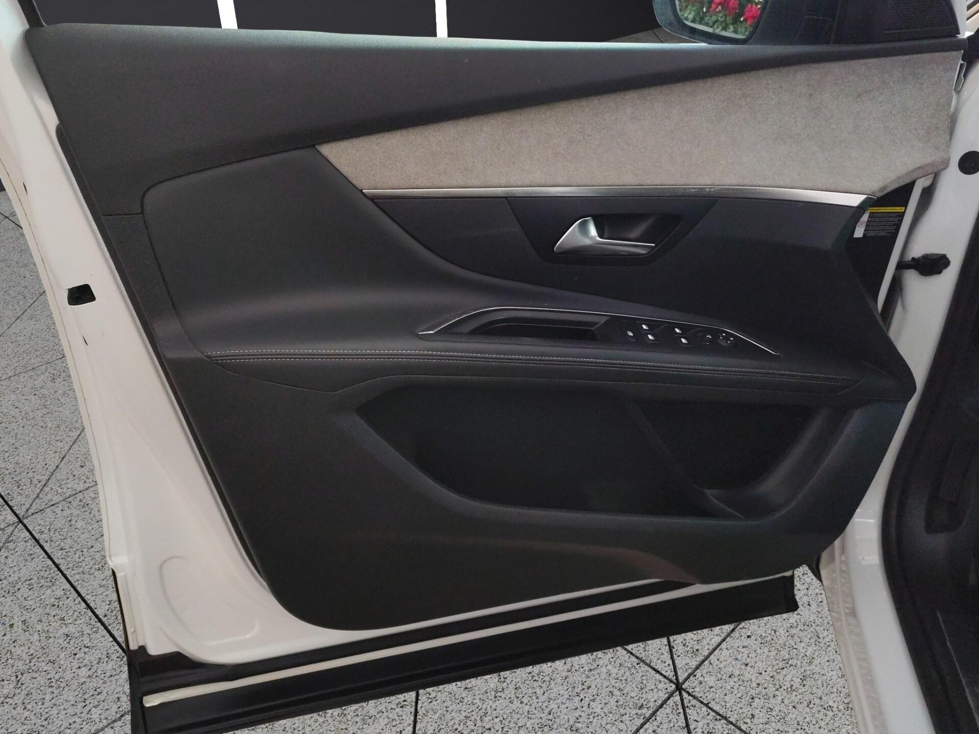 PEUGEOT 5008 BlueHDi 180 S&S EAT8 GT