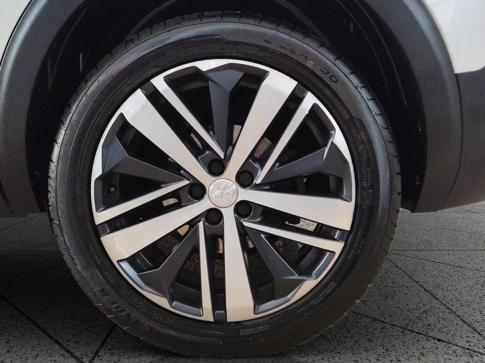 PEUGEOT 5008 BlueHDi 180 S&S EAT8 GT