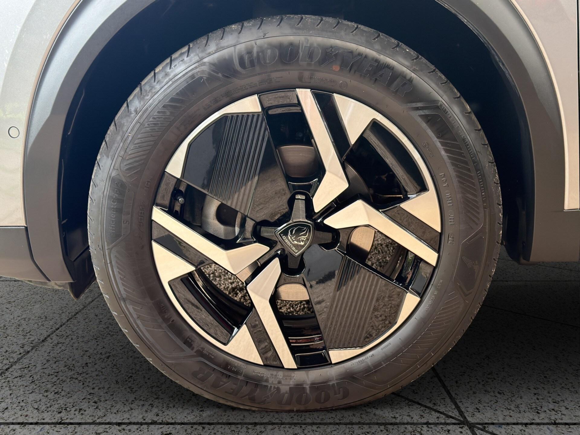 PEUGEOT 2008 PureTech 100 S&S Allure