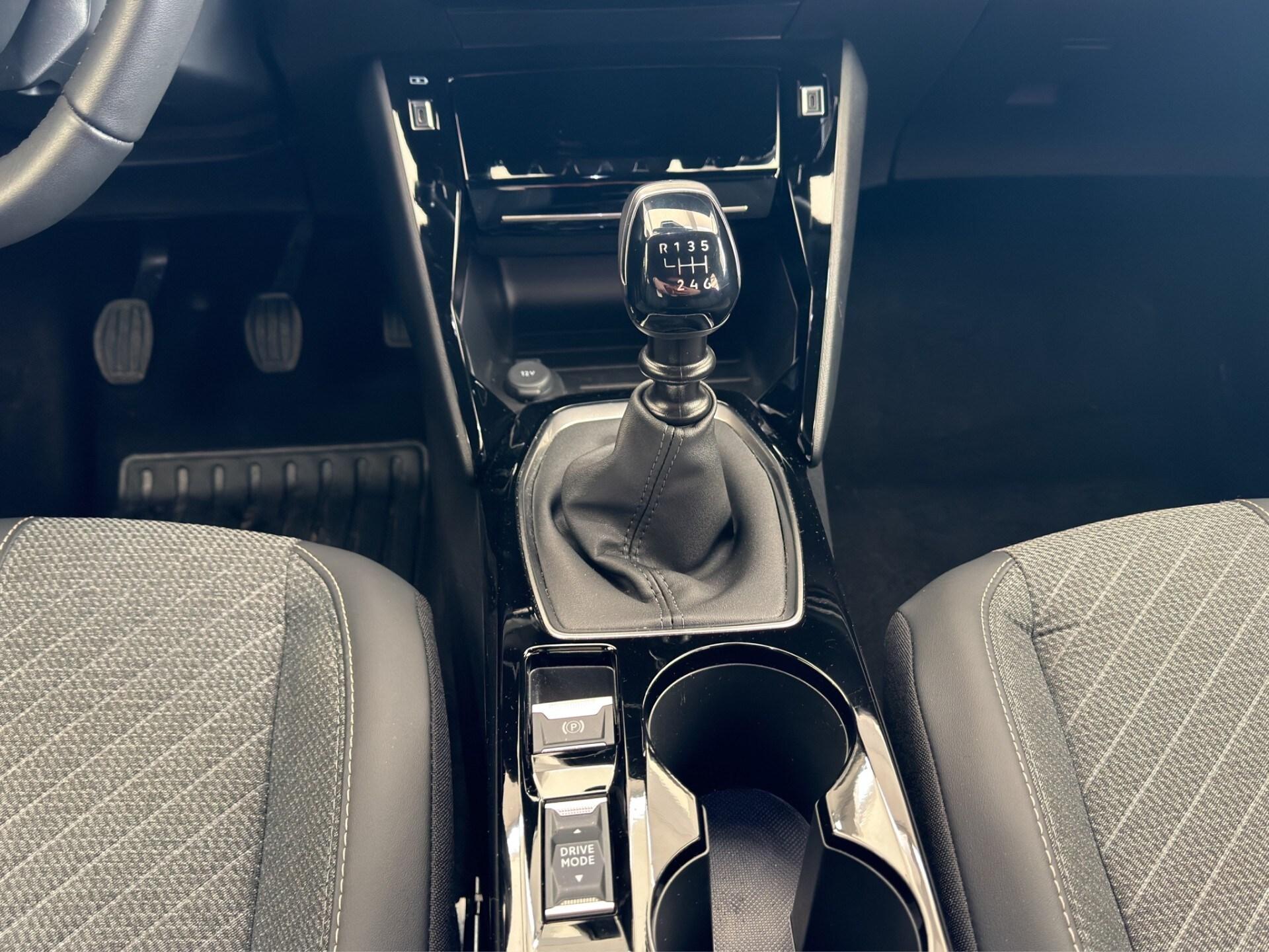 PEUGEOT 2008 PureTech 100 S&S Allure