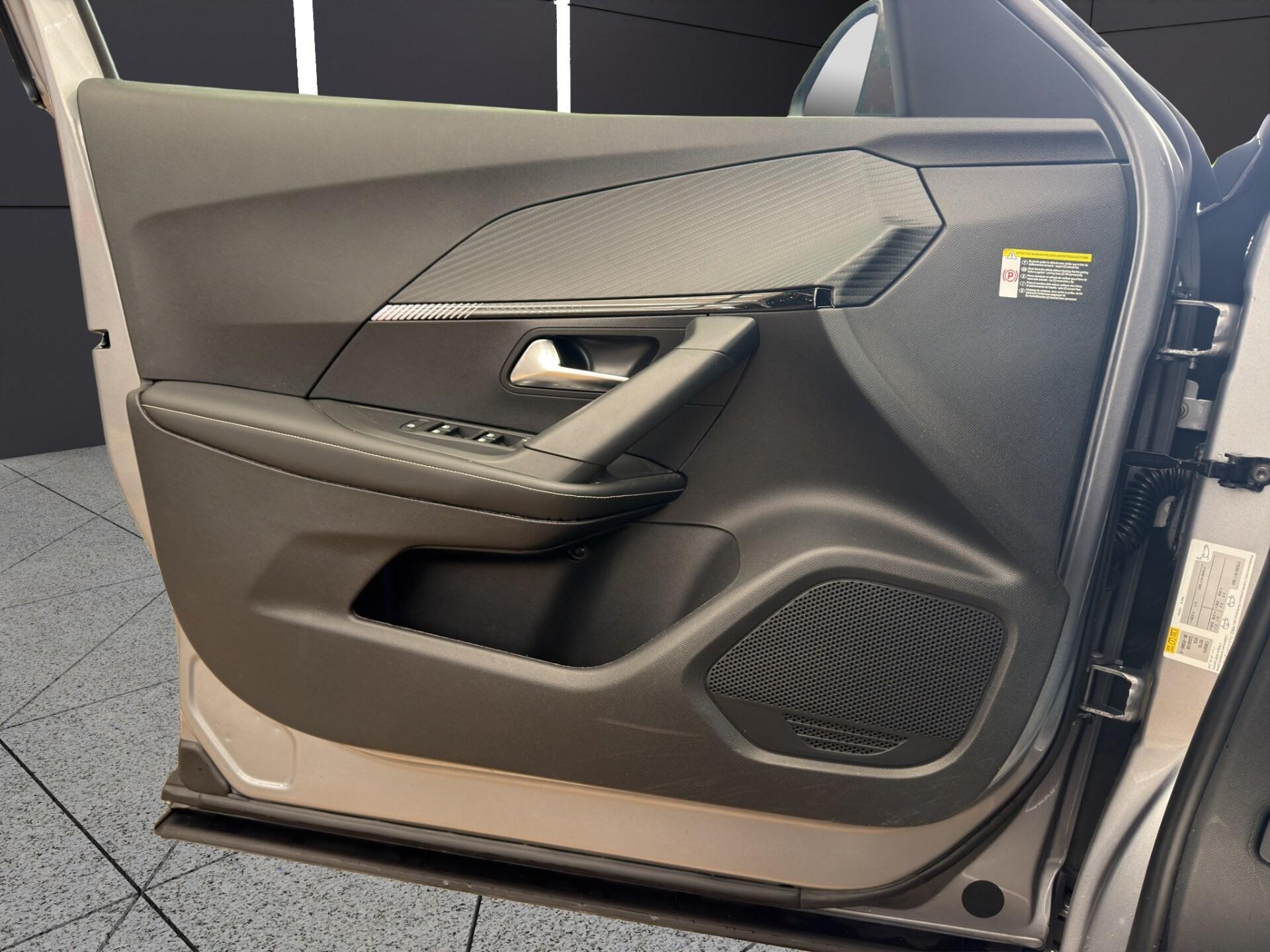 PEUGEOT 2008 PureTech 100 S&S Allure