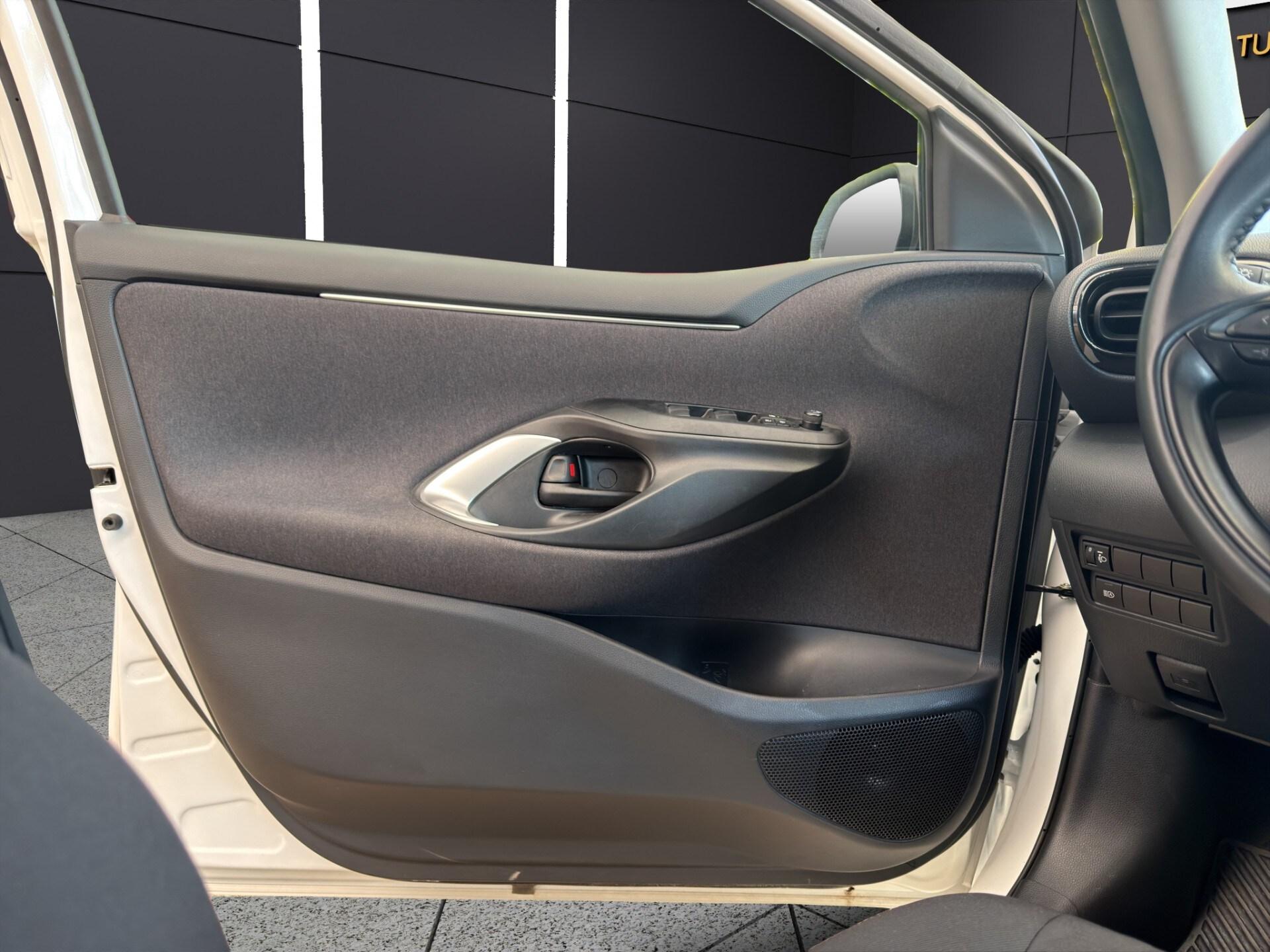 TOYOTA Yaris 1.5 Hybrid 5 porte Active