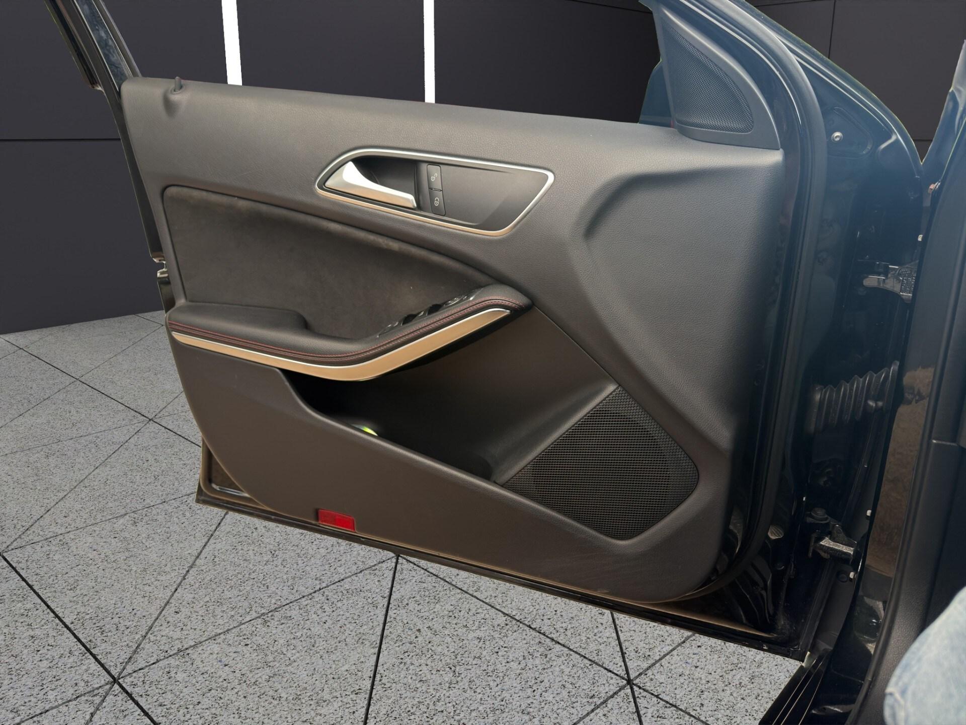 MERCEDES A 180 d Automatic Premium