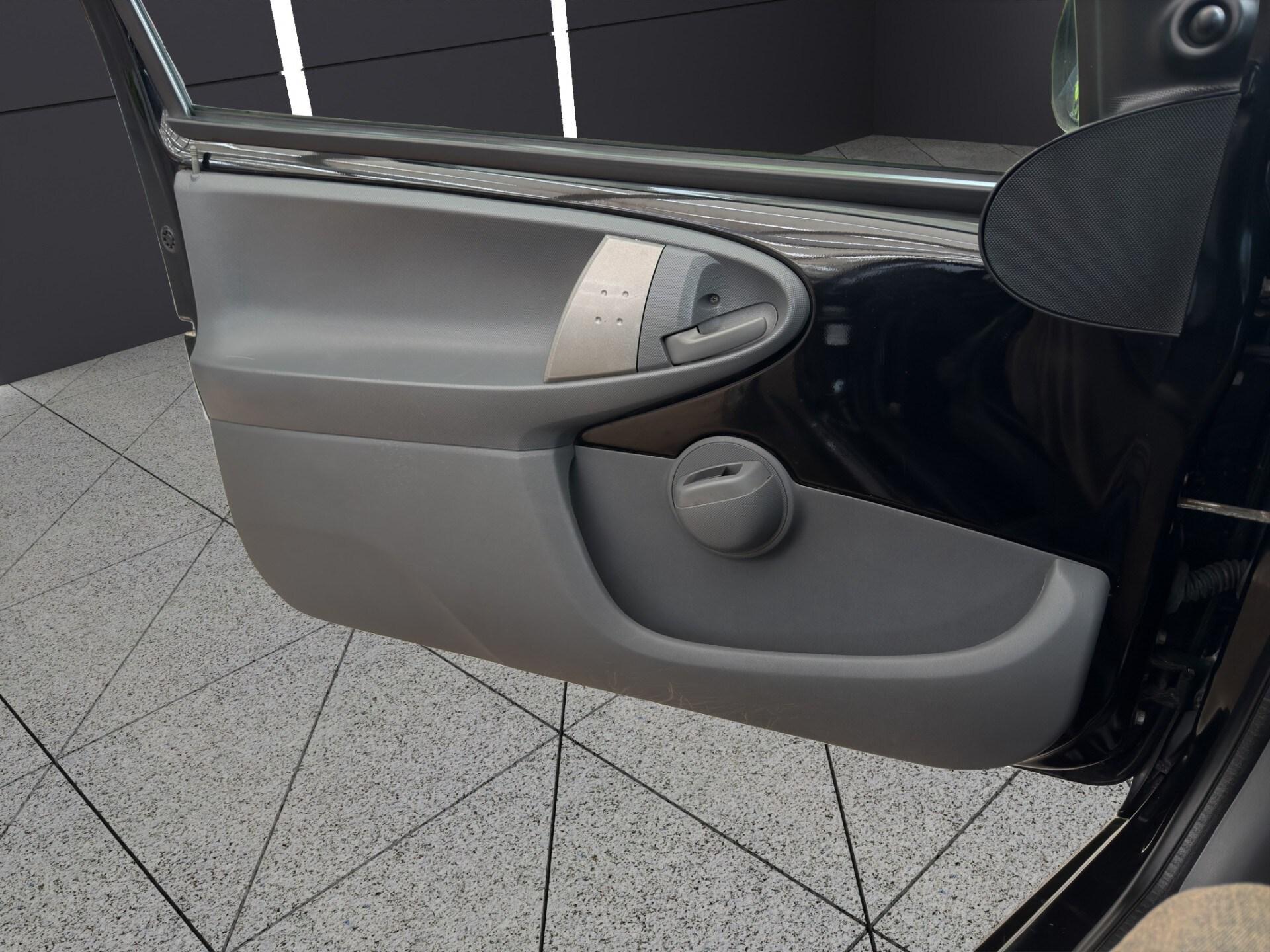 PEUGEOT 1.0 68CV 3p. Sweet Years