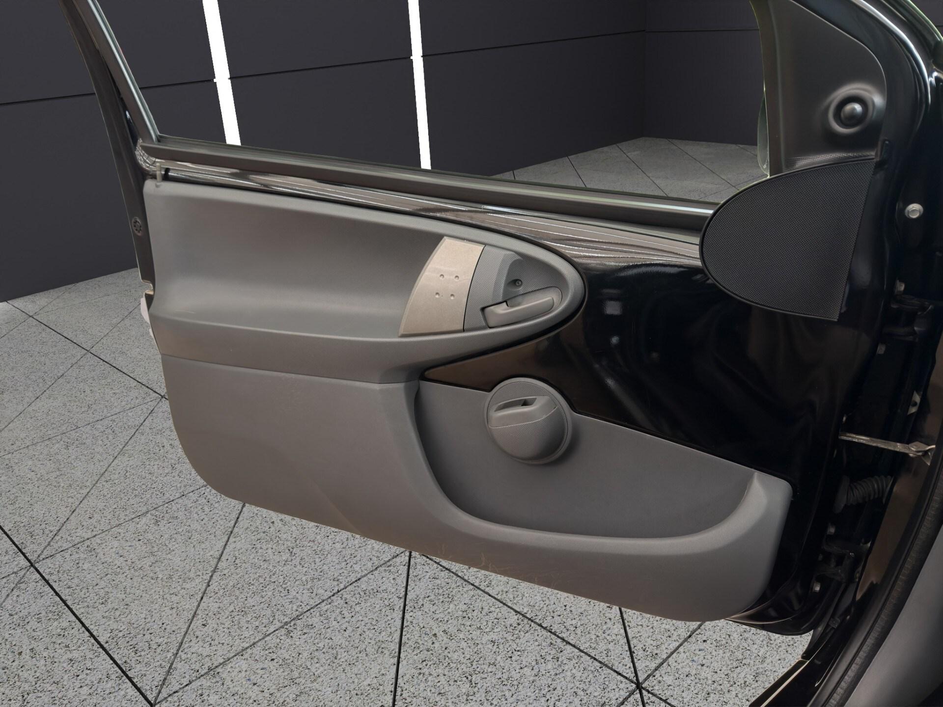 PEUGEOT 1.0 68CV 3p. Sweet Years