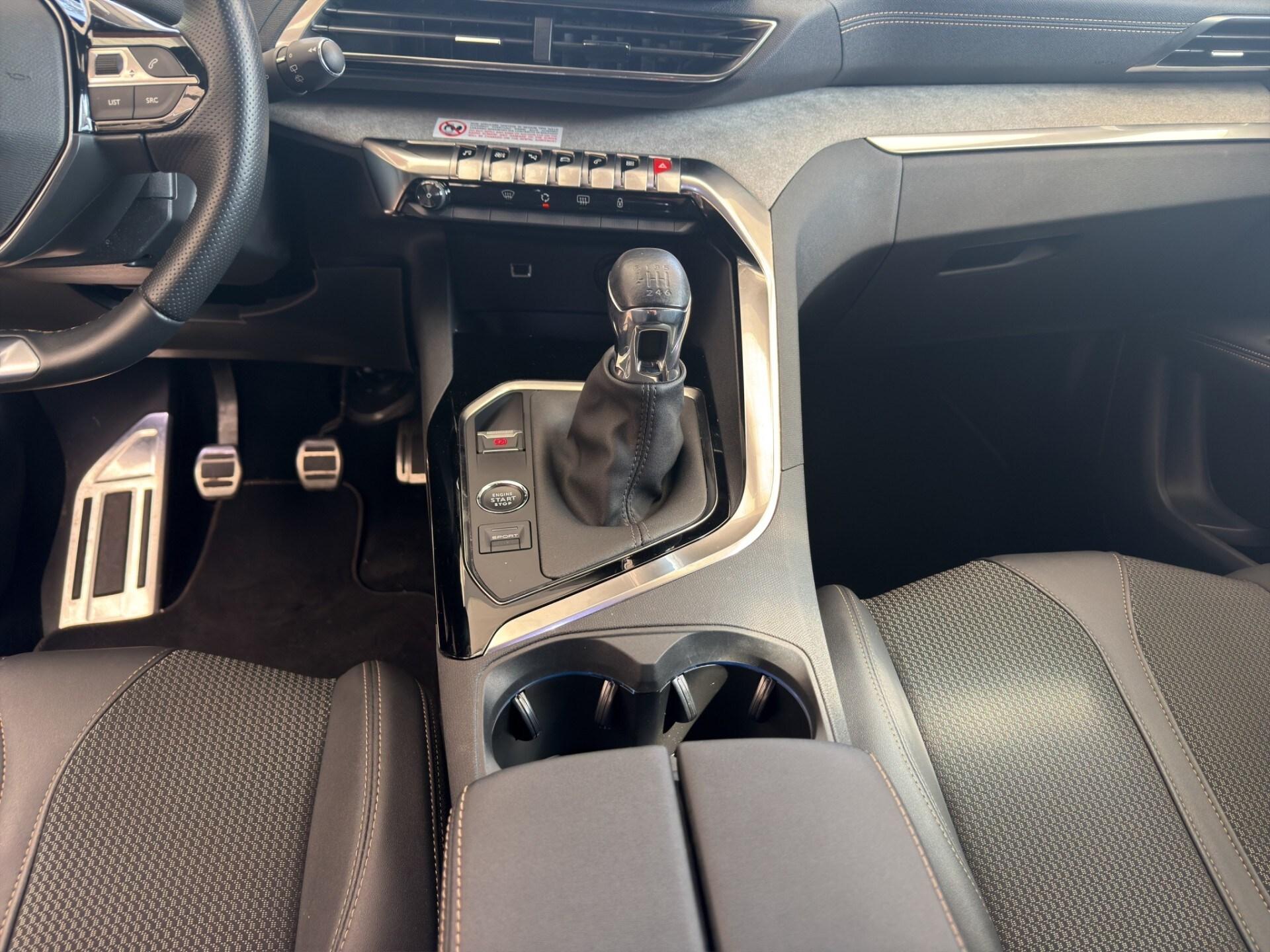 PEUGEOT 3008 PureTech Turbo 130 S&S GT