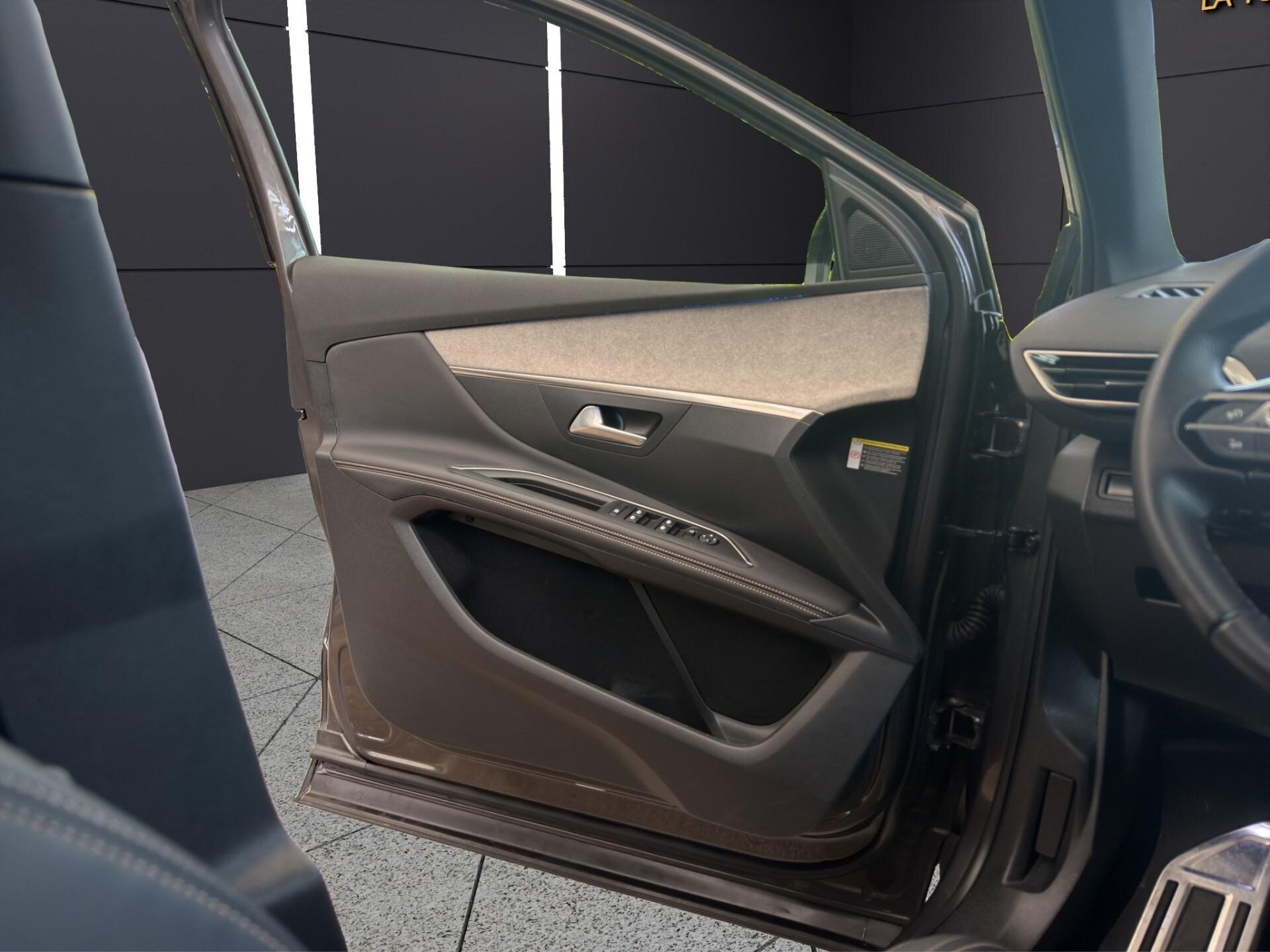 PEUGEOT 3008 PureTech Turbo 130 S&S GT