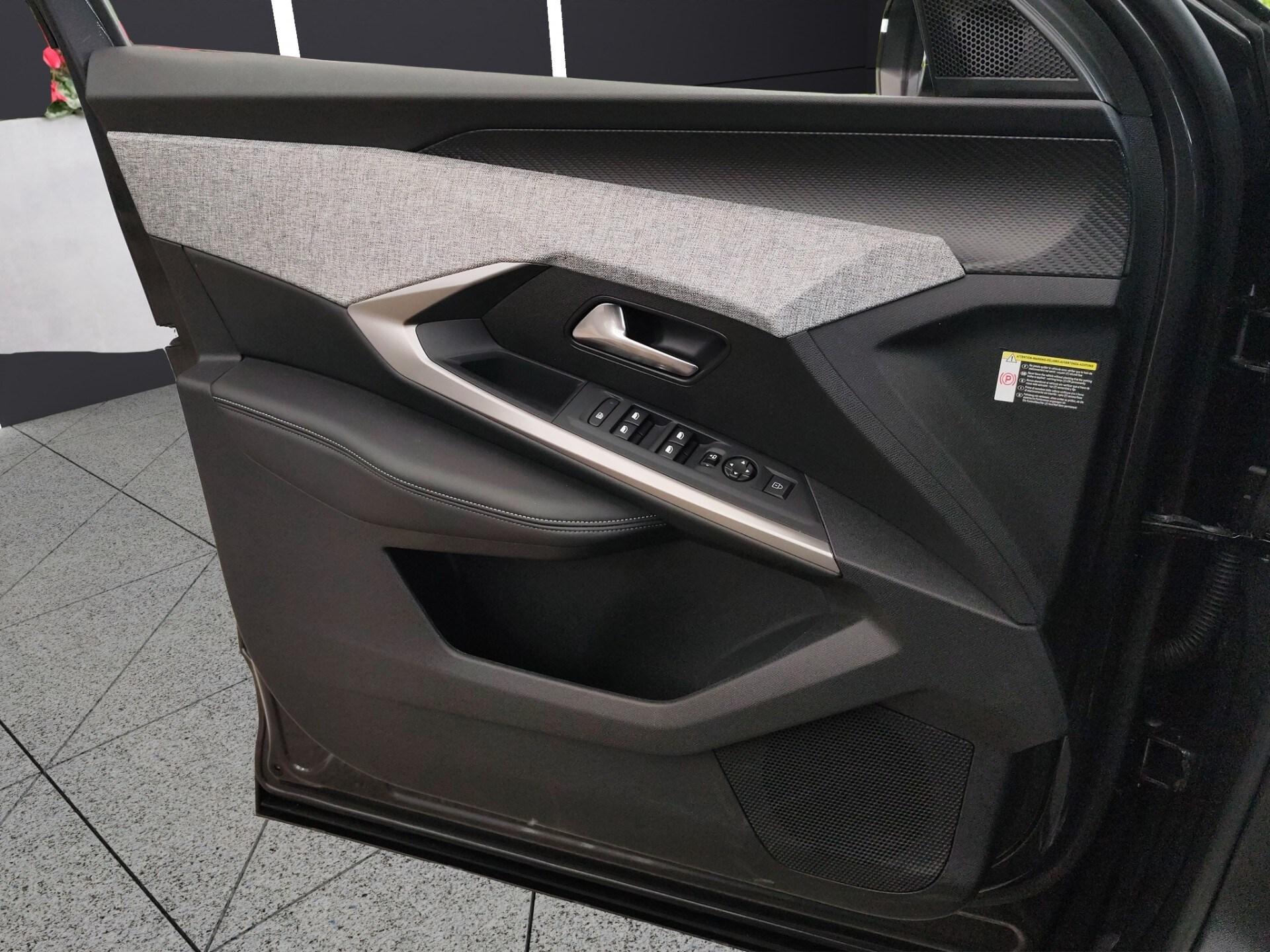 PEUGEOT 3008 Hybrid 145 e-DCS6 Allure