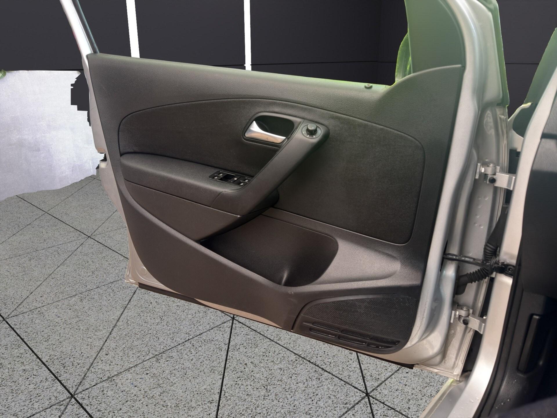 VOLKSWAGEN Polo 1.6 5 porte Highline BiFuel