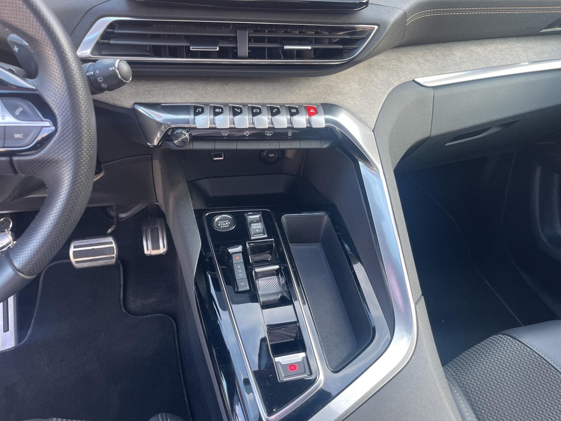 PEUGEOT 3008 BlueHDi 130 S&S EAT8 GT