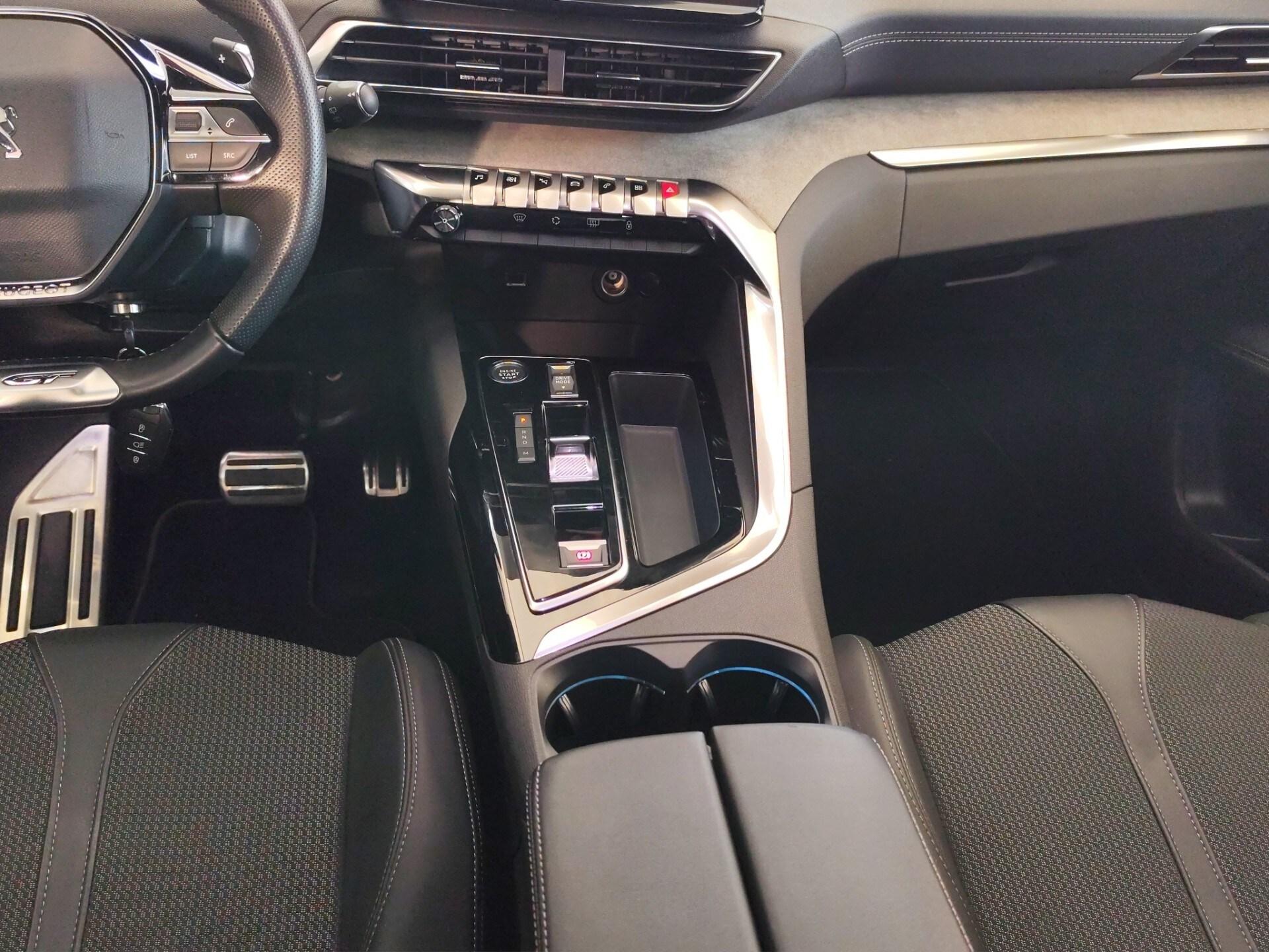 PEUGEOT 3008 BlueHDi 130 S&S EAT8 GT