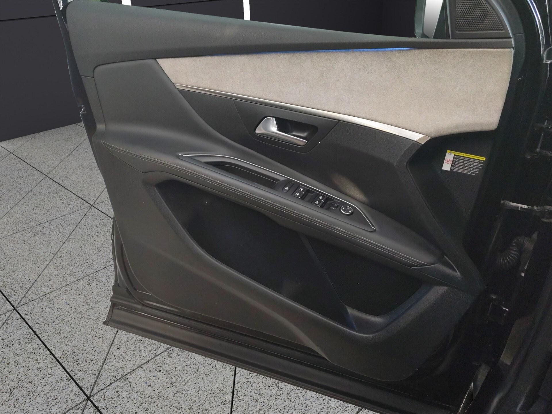 PEUGEOT 3008 BlueHDi 130 S&S EAT8 GT