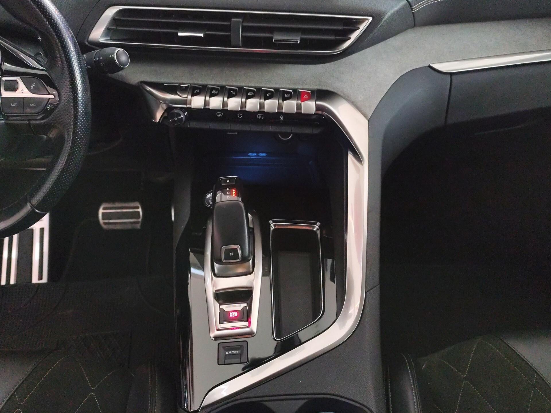 PEUGEOT 5008 BlueHDi 180 S&S EAT8 GT