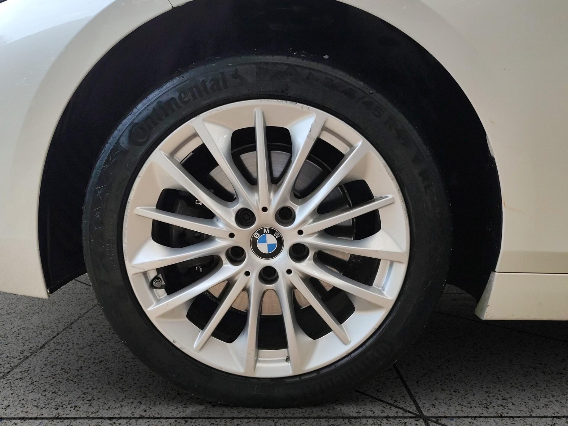 BMW 116d 5p. Luxury