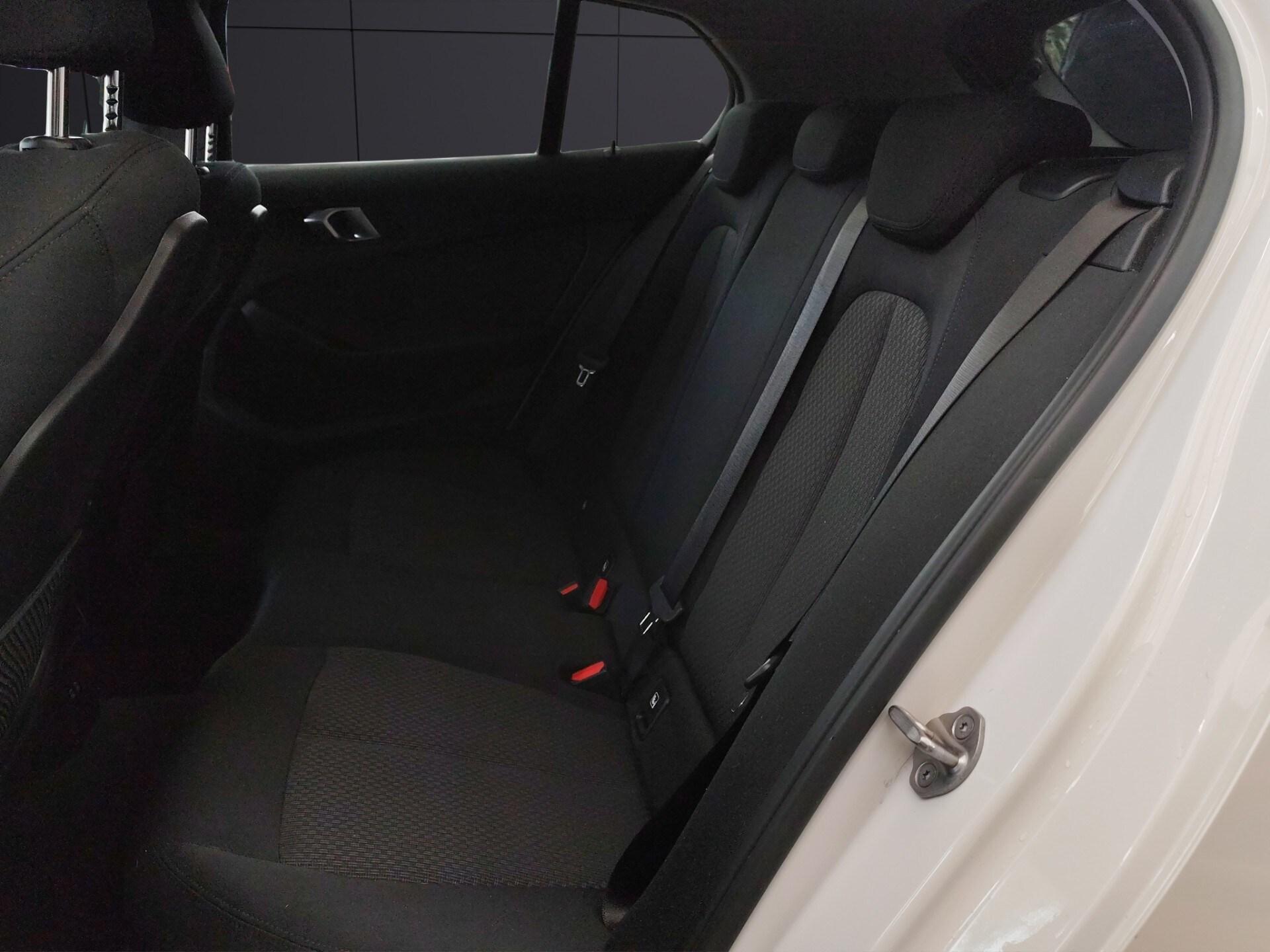 BMW 116d 5p. Luxury