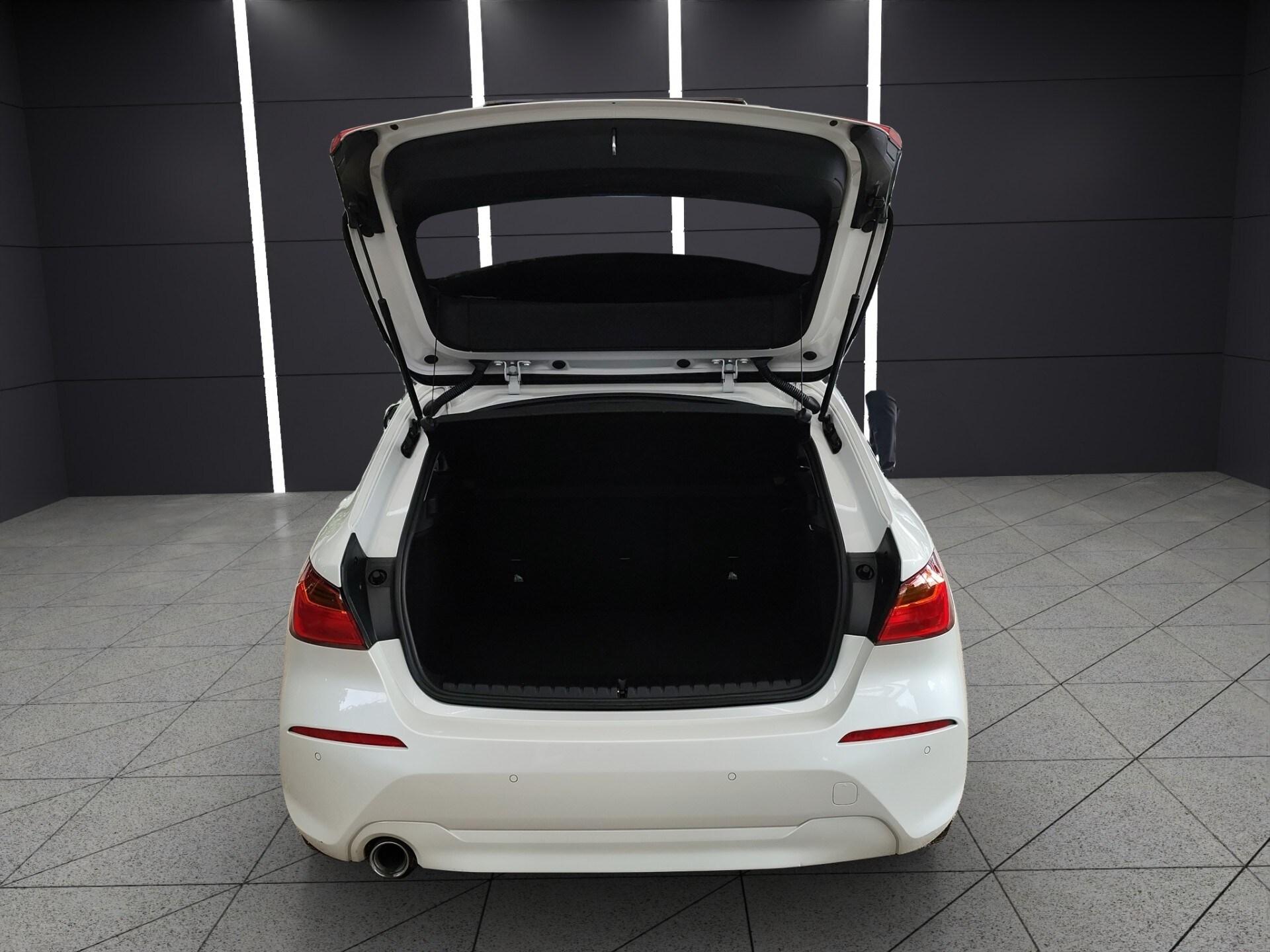BMW 116d 5p. Luxury