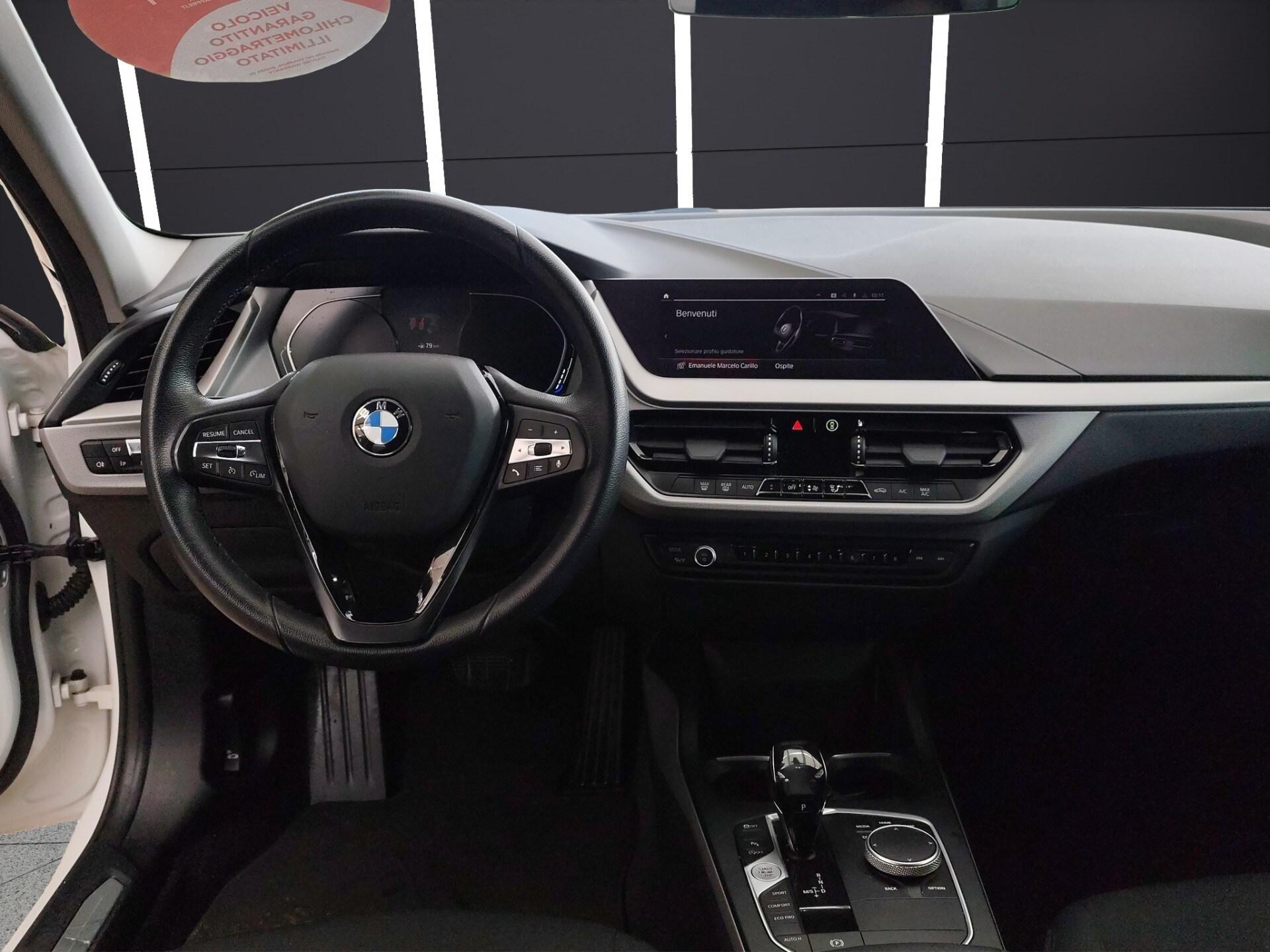 BMW 116d 5p. Luxury