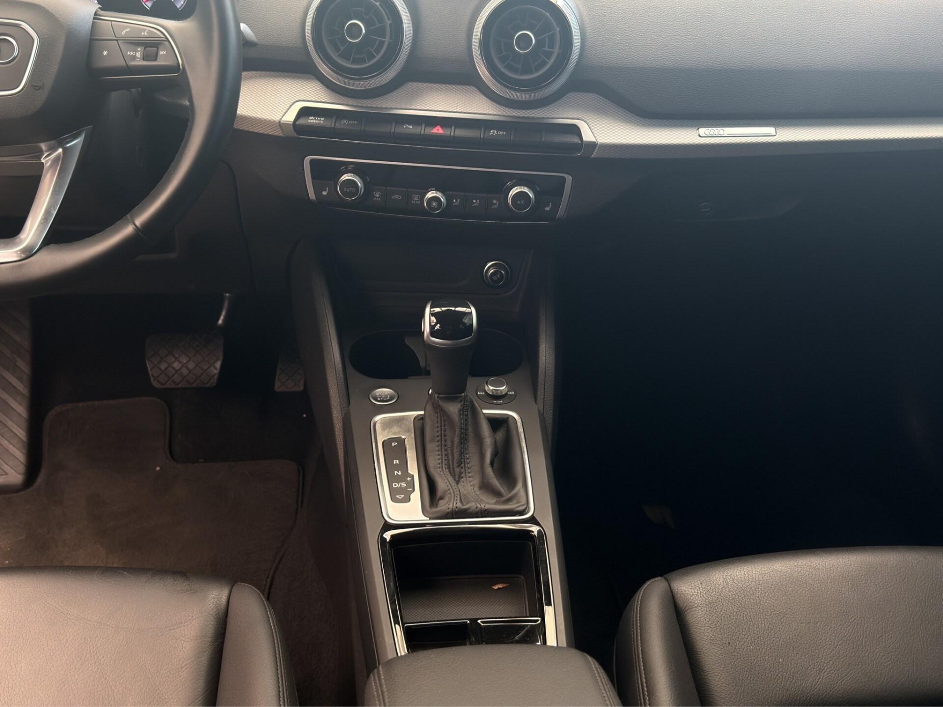 AUDI Q2 35 TDI quattro S tronic Identity Black