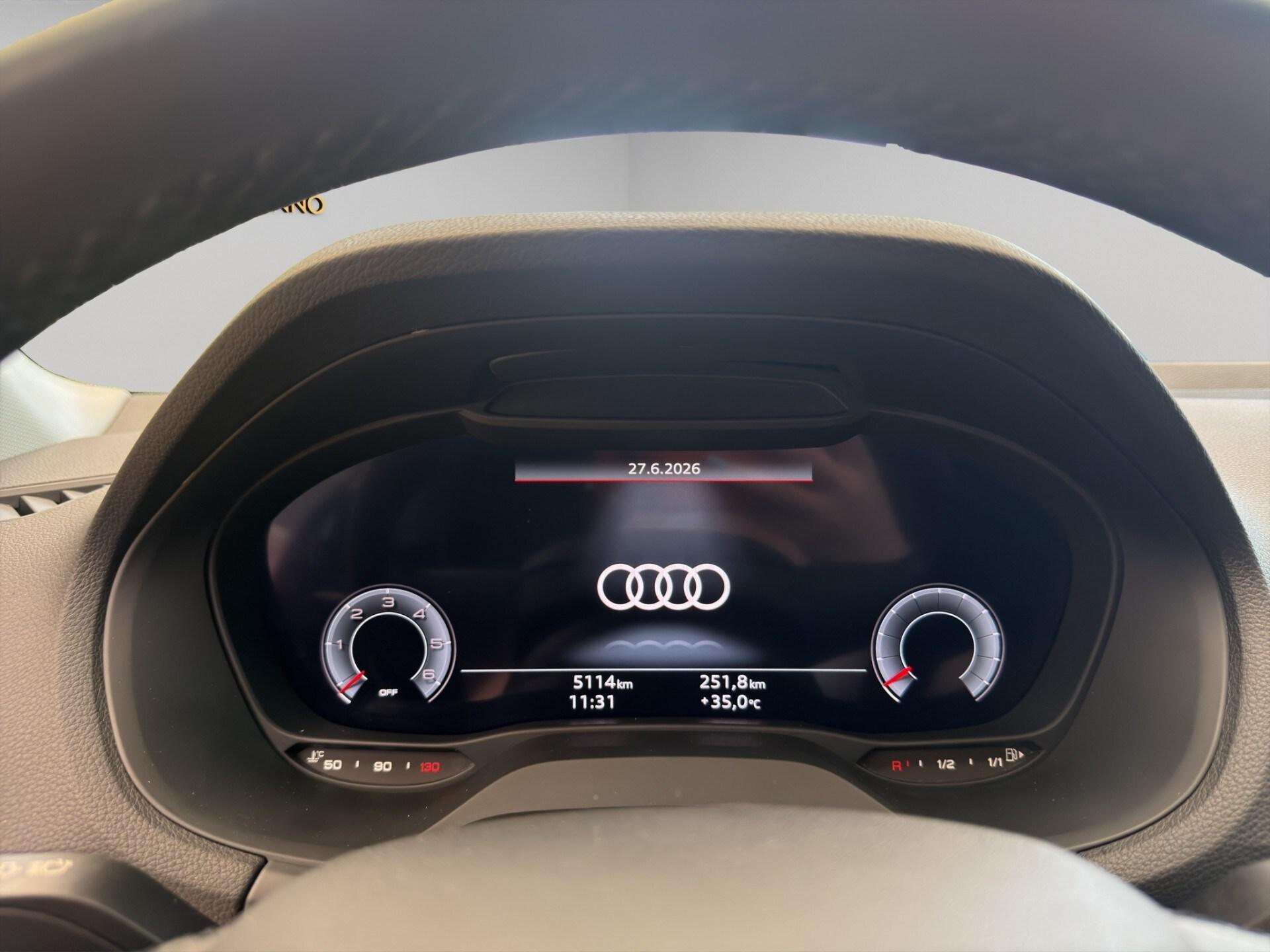AUDI Q2 35 TDI quattro S tronic Identity Black