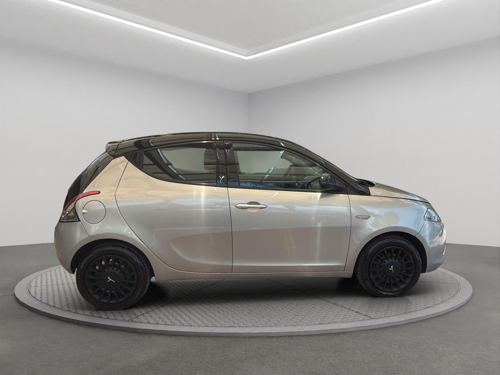 LANCIA Ypsilon 1.2 69 CV 5 porte S&S Platinum