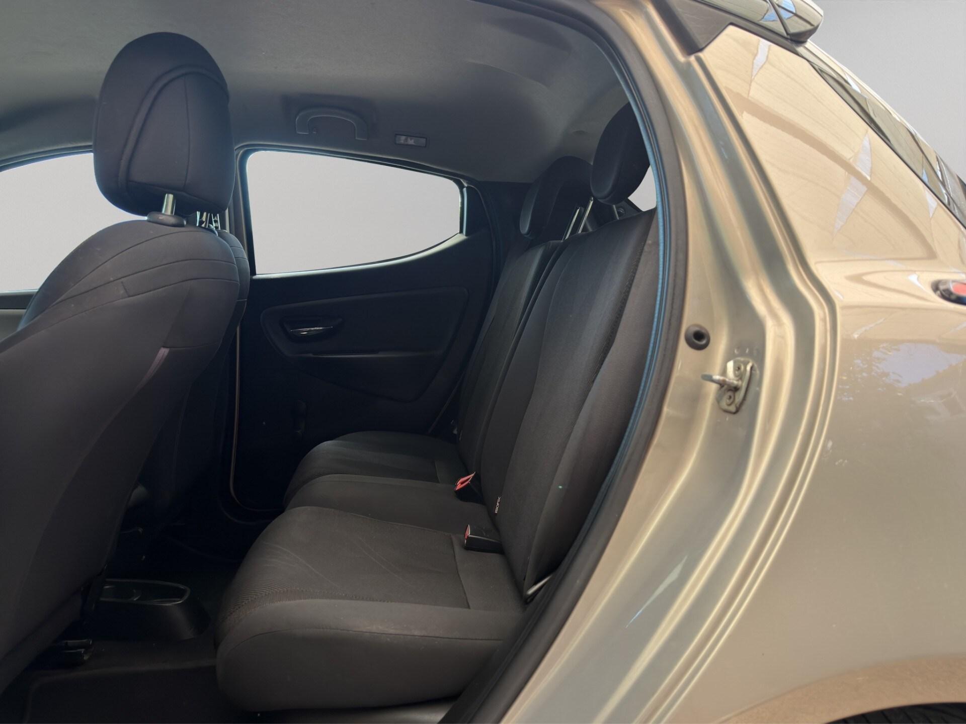 LANCIA Ypsilon 1.2 69 CV 5 porte S&S Platinum