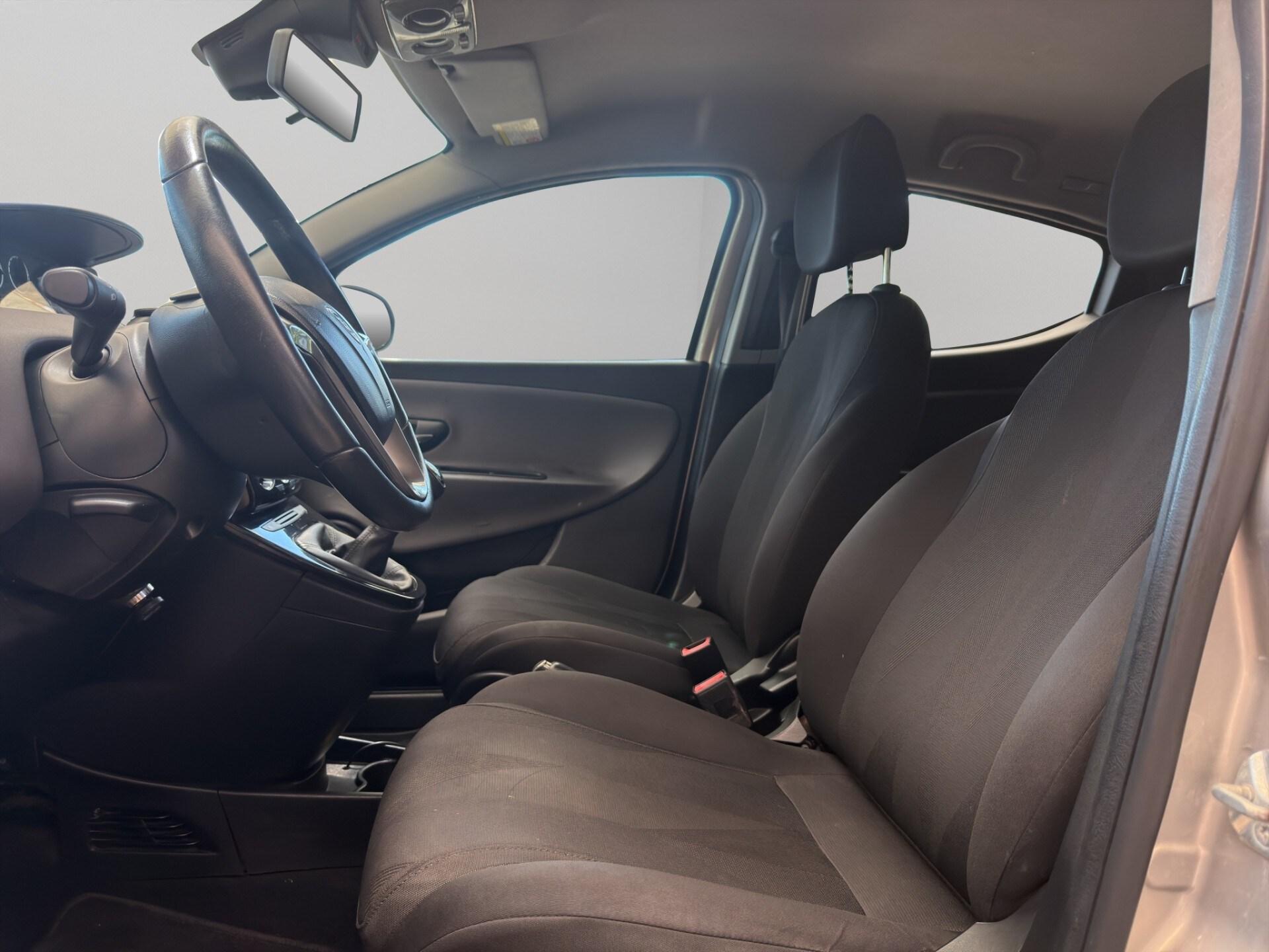 LANCIA Ypsilon 1.2 69 CV 5 porte S&S Platinum