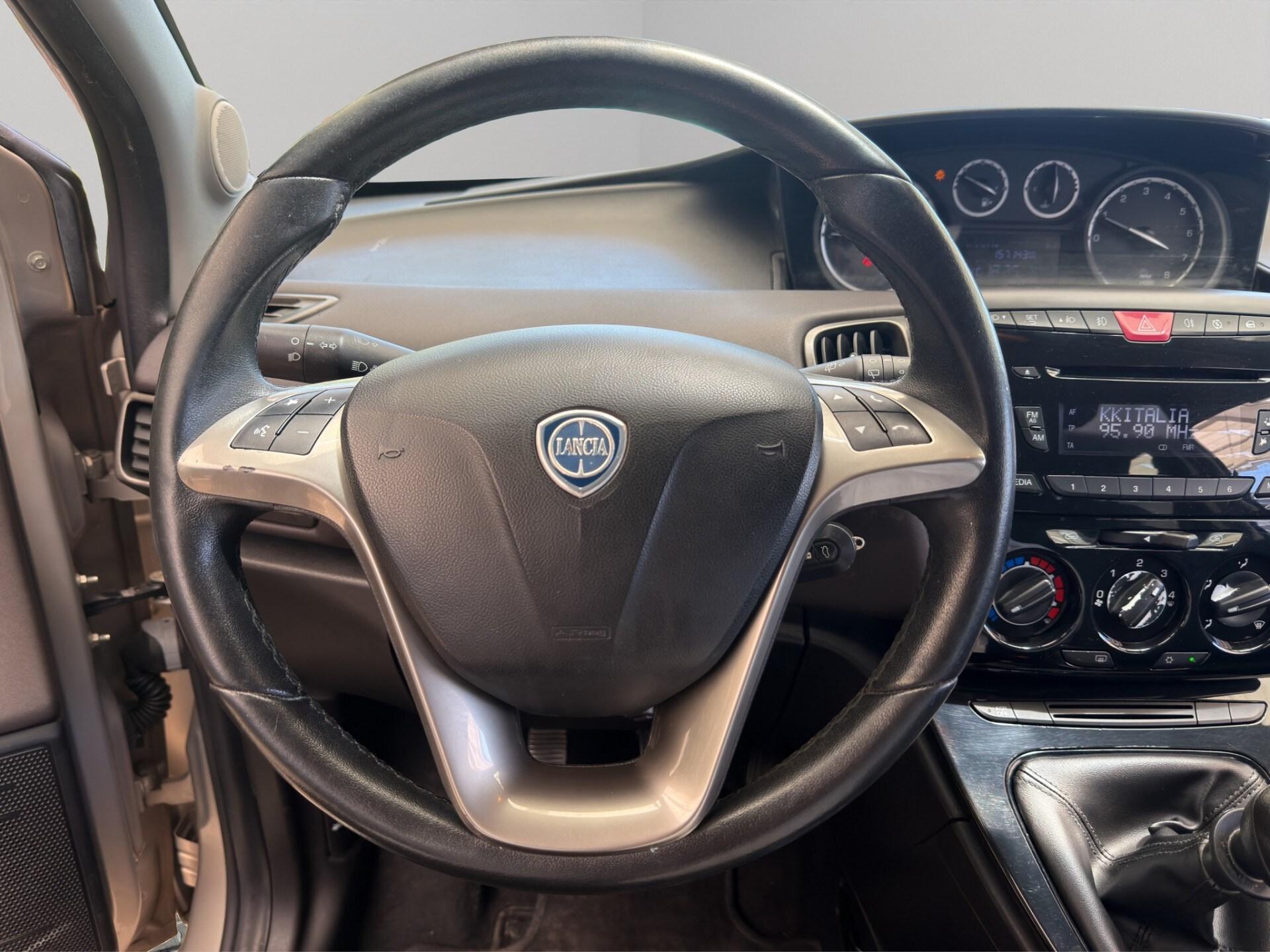 LANCIA Ypsilon 1.2 69 CV 5 porte S&S Platinum