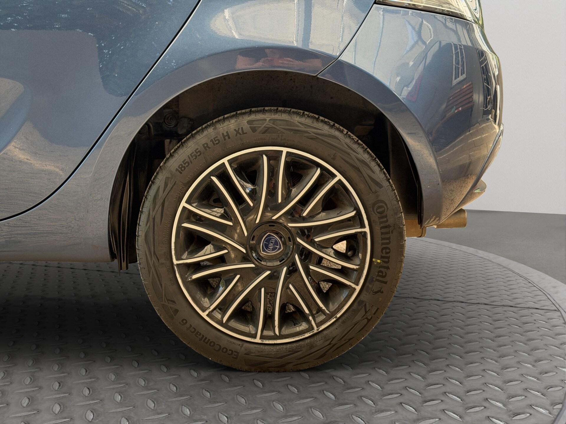 LANCIA Ypsilon 1.2 69 CV 5 porte GPL Ecochic Gold