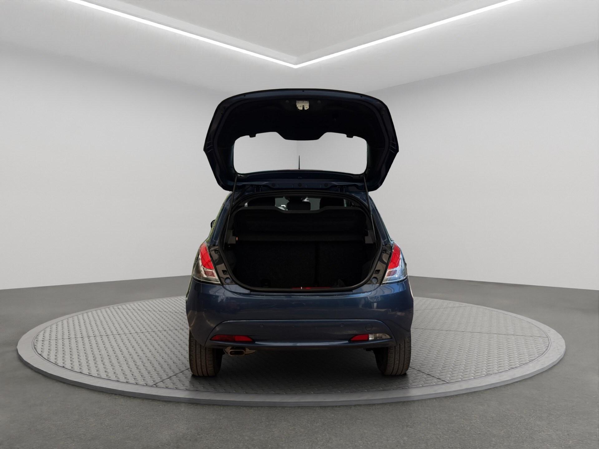 LANCIA Ypsilon 1.2 69 CV 5 porte GPL Ecochic Gold