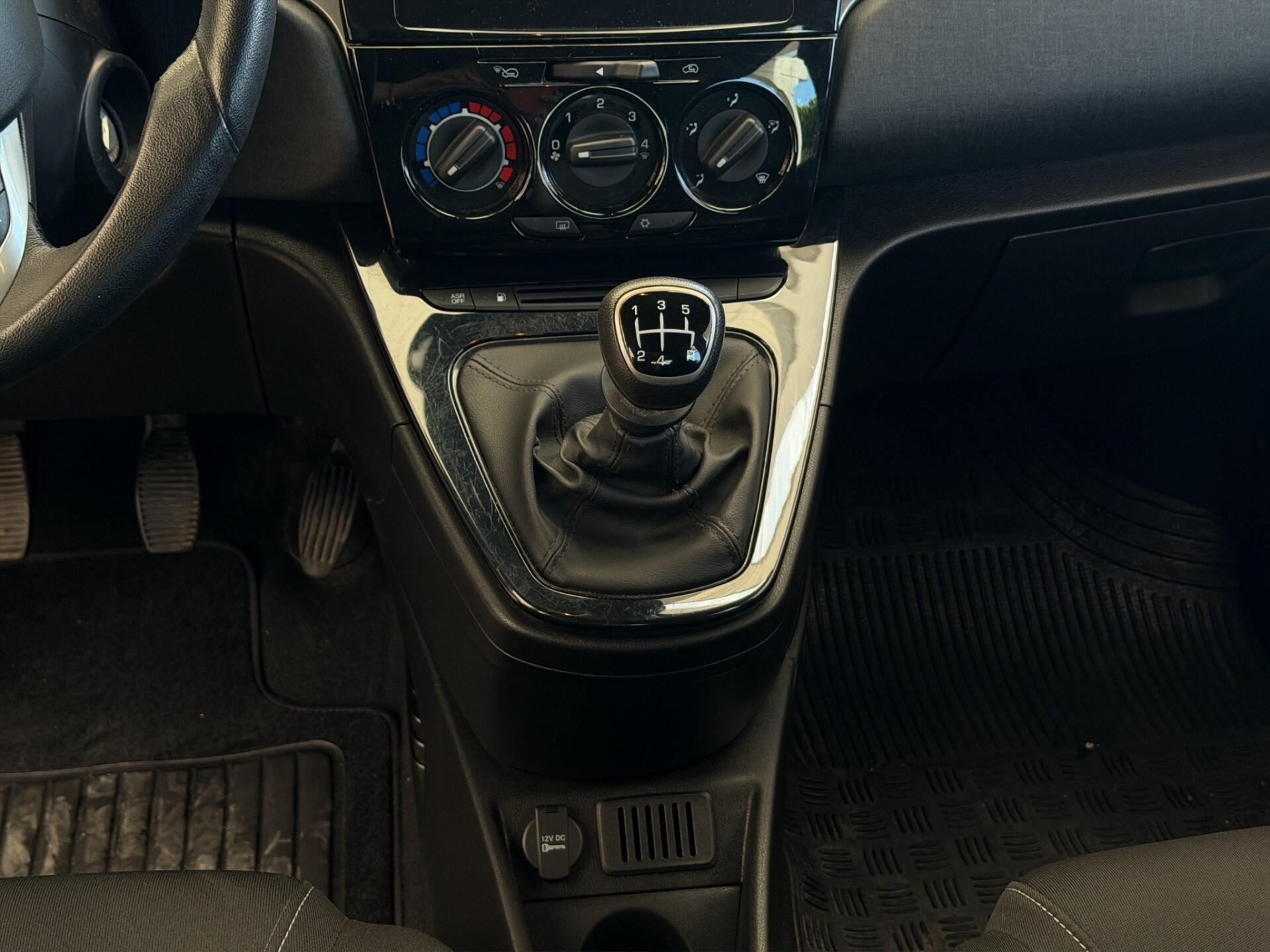 LANCIA Ypsilon 1.2 69 CV 5 porte GPL Ecochic Gold