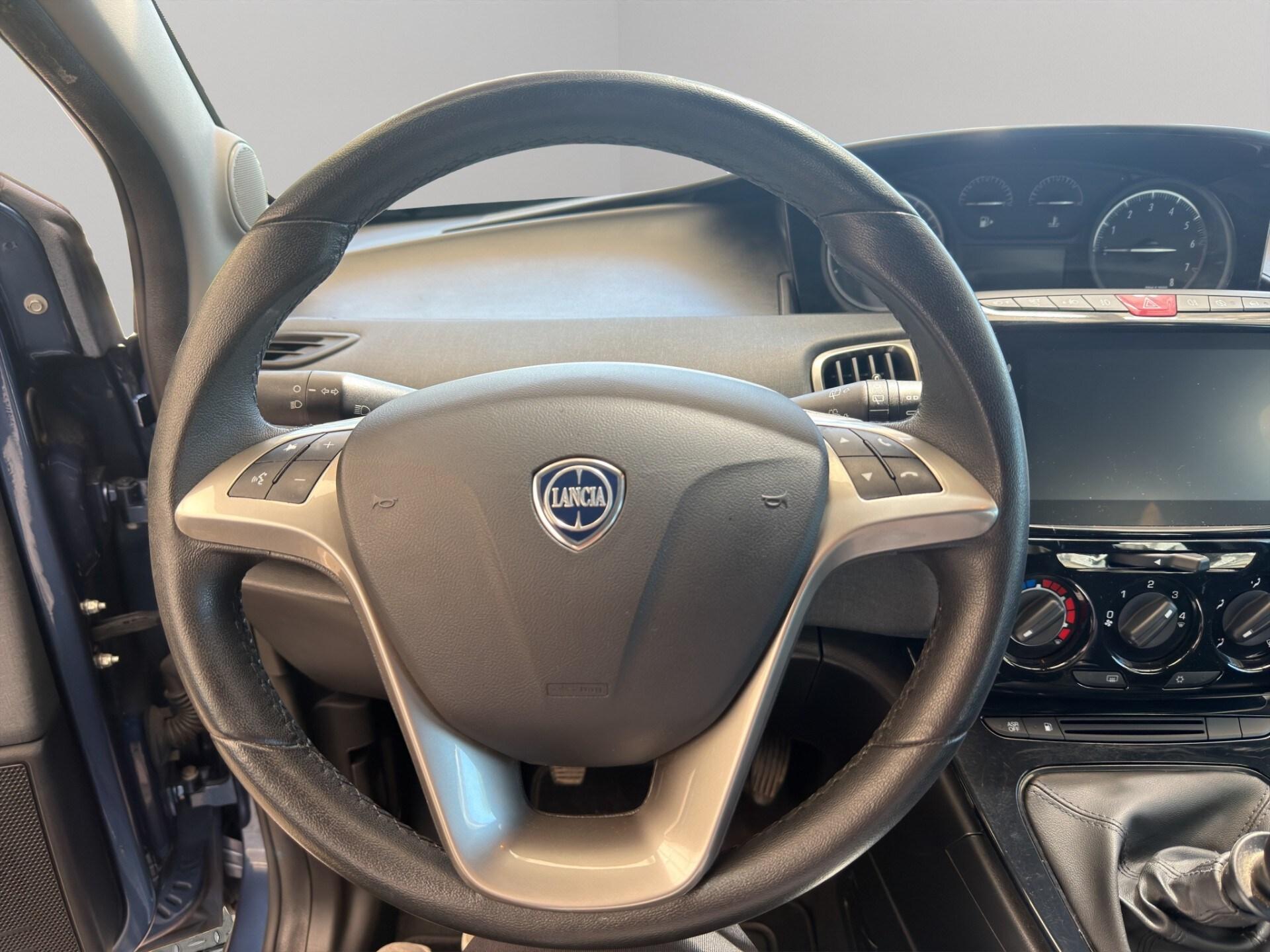 LANCIA Ypsilon 1.2 69 CV 5 porte GPL Ecochic Gold