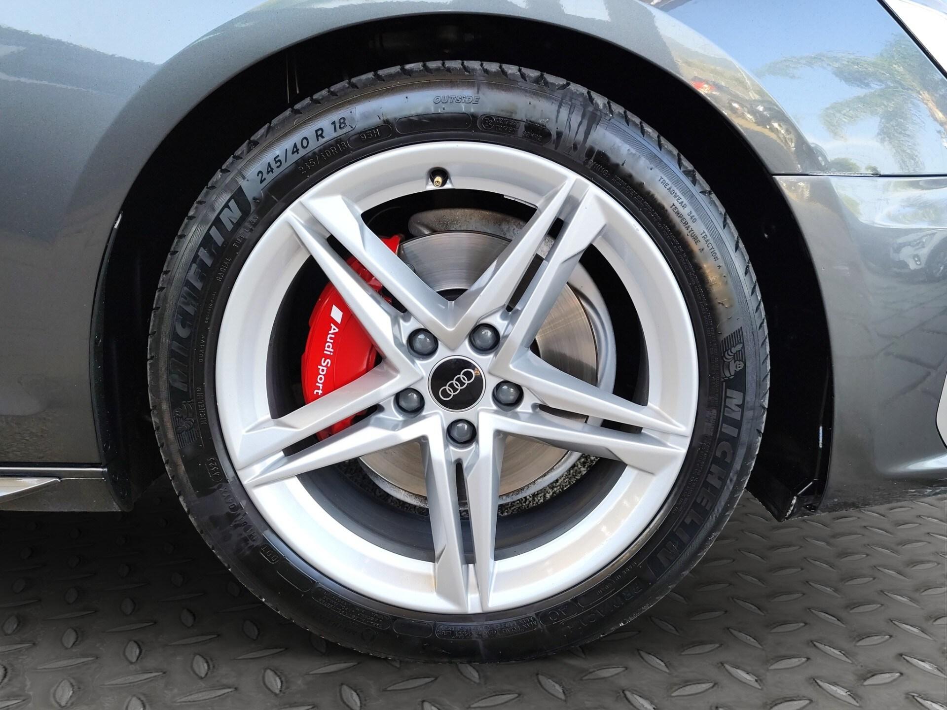 AUDI A4 Avant 40 TDI quattro S tronic S line edition