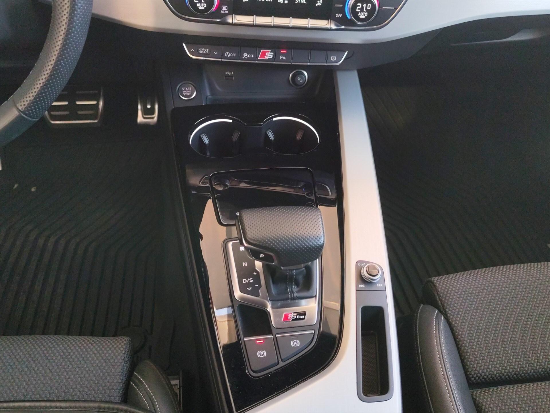 AUDI A4 Avant 40 TDI quattro S tronic S line edition