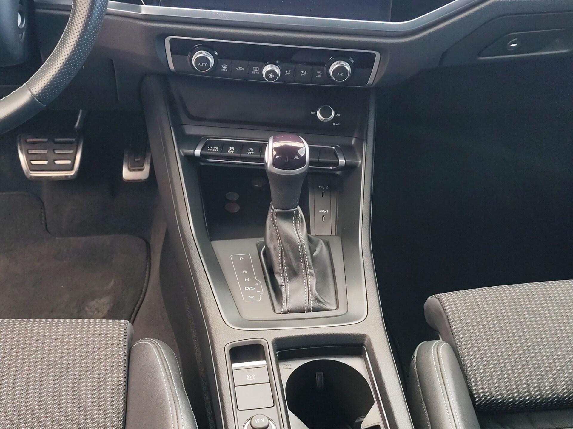 AUDI Q3 SPB 40 TDI quattro S tronic Identity Black