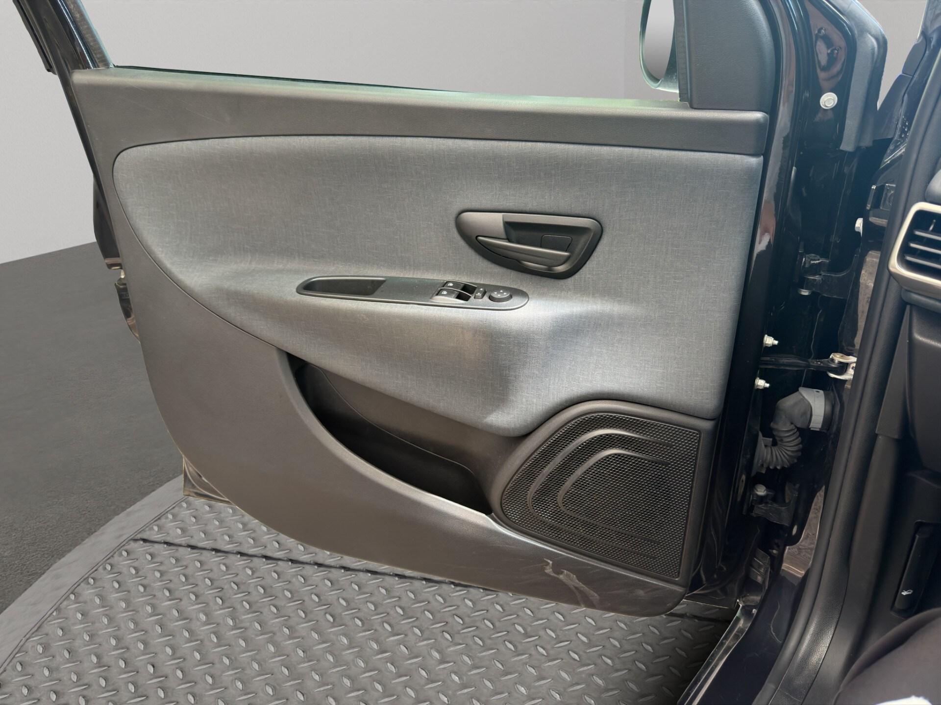 LANCIA Ypsilon 1.0 FireFly 5 porte S&S Hybrid Gold