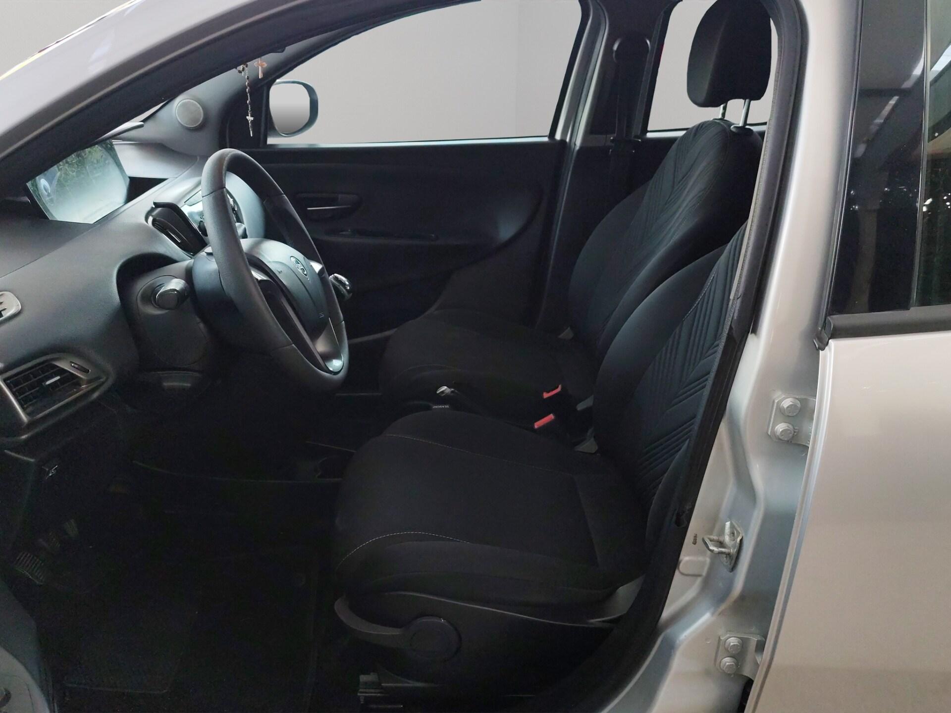LANCIA Ypsilon 1.2 69 CV 5 porte S&S Silver