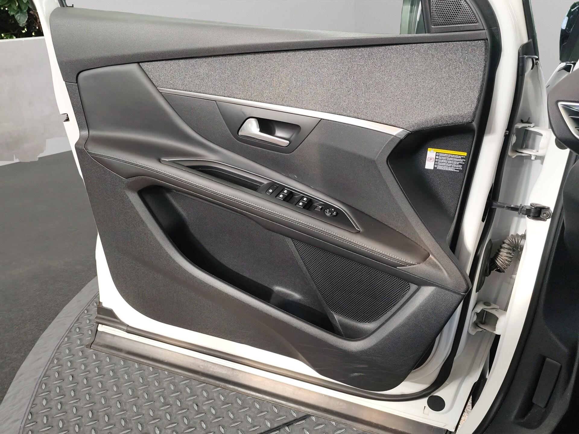 PEUGEOT 3008 BlueHDi 120 S&S EAT6 Allure