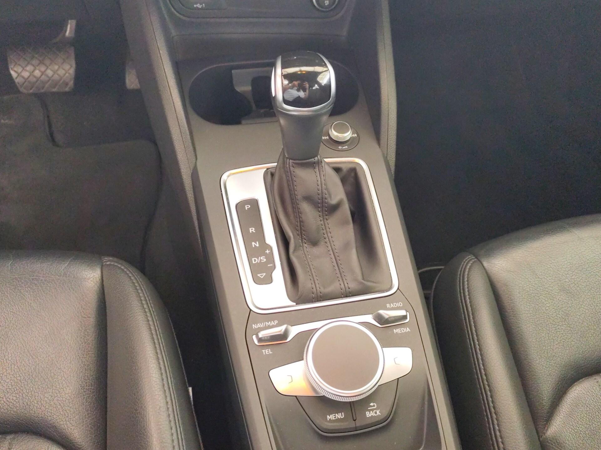 AUDI Q2 30 TDI S tronic Business