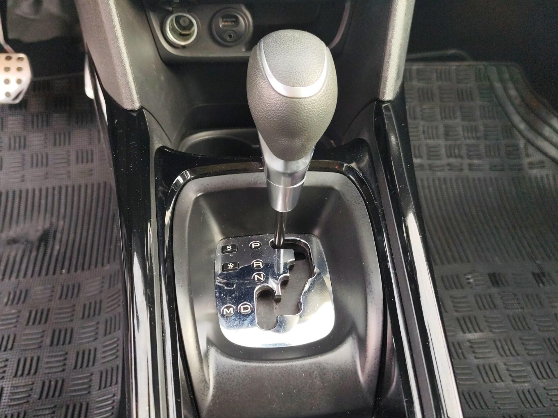 PEUGEOT BlueHDi 120 EAT6 S&S Crossway