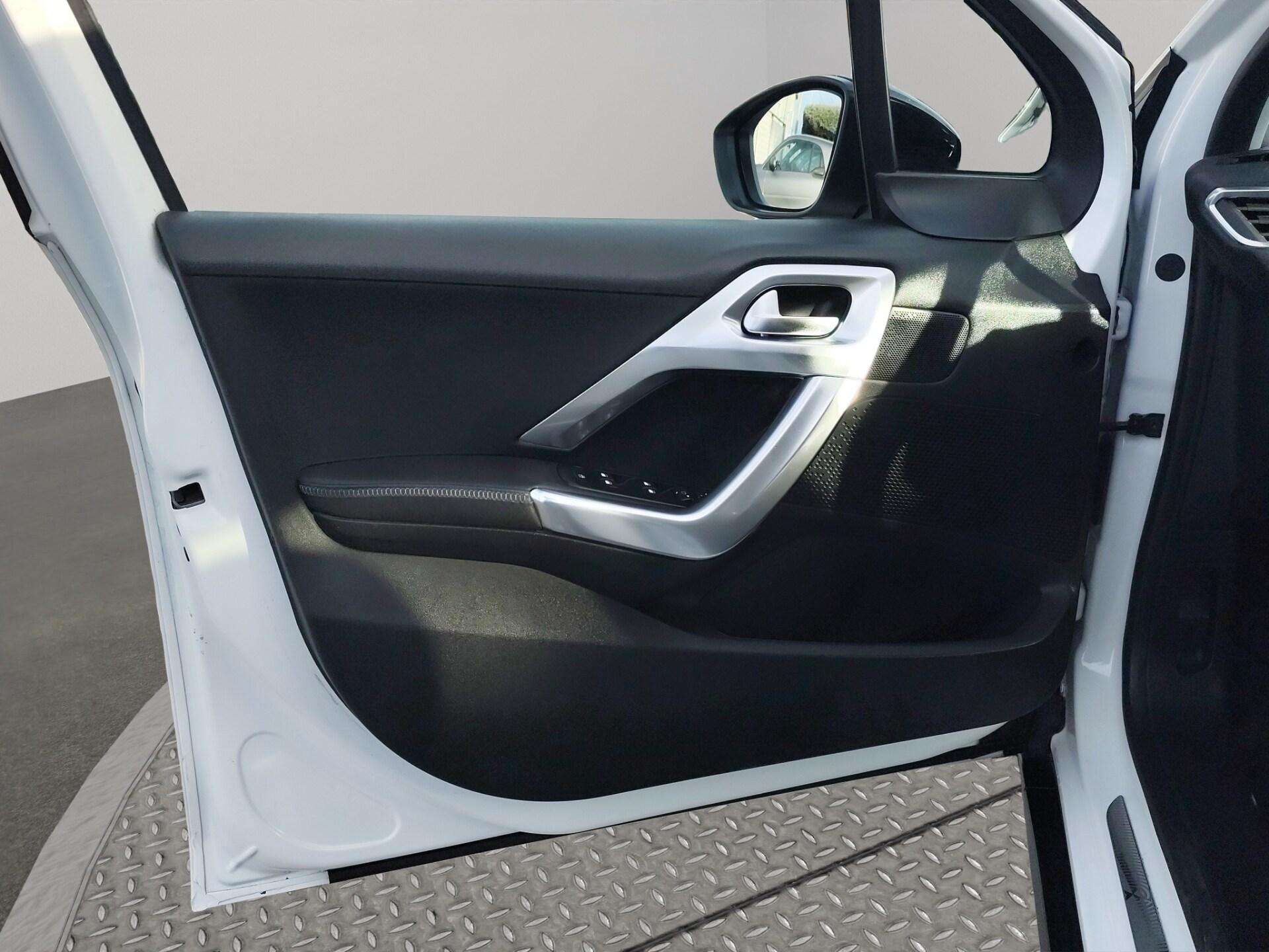 PEUGEOT BlueHDi 120 EAT6 S&S Crossway